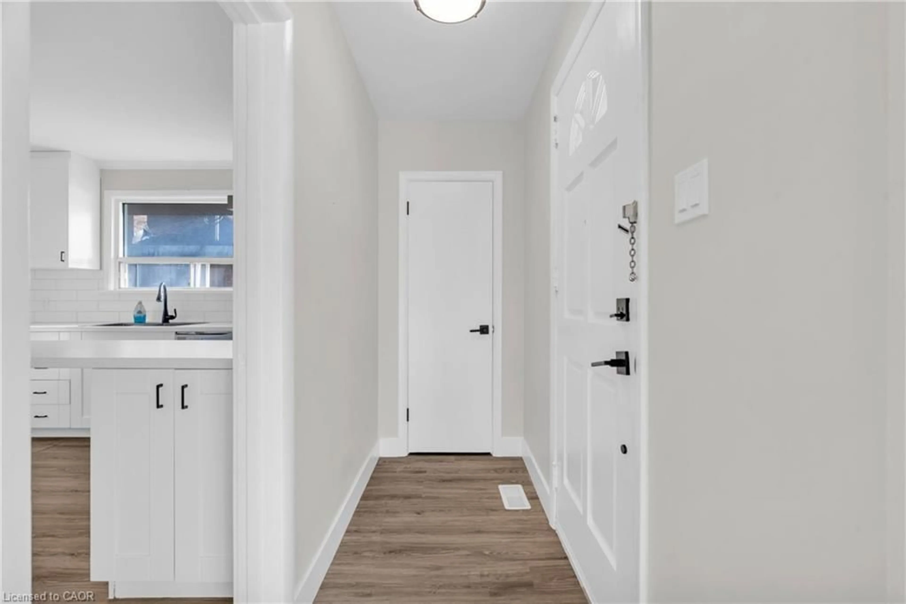 Indoor entryway for 220 Bruce St, Kitchener Ontario N2B 1Z3