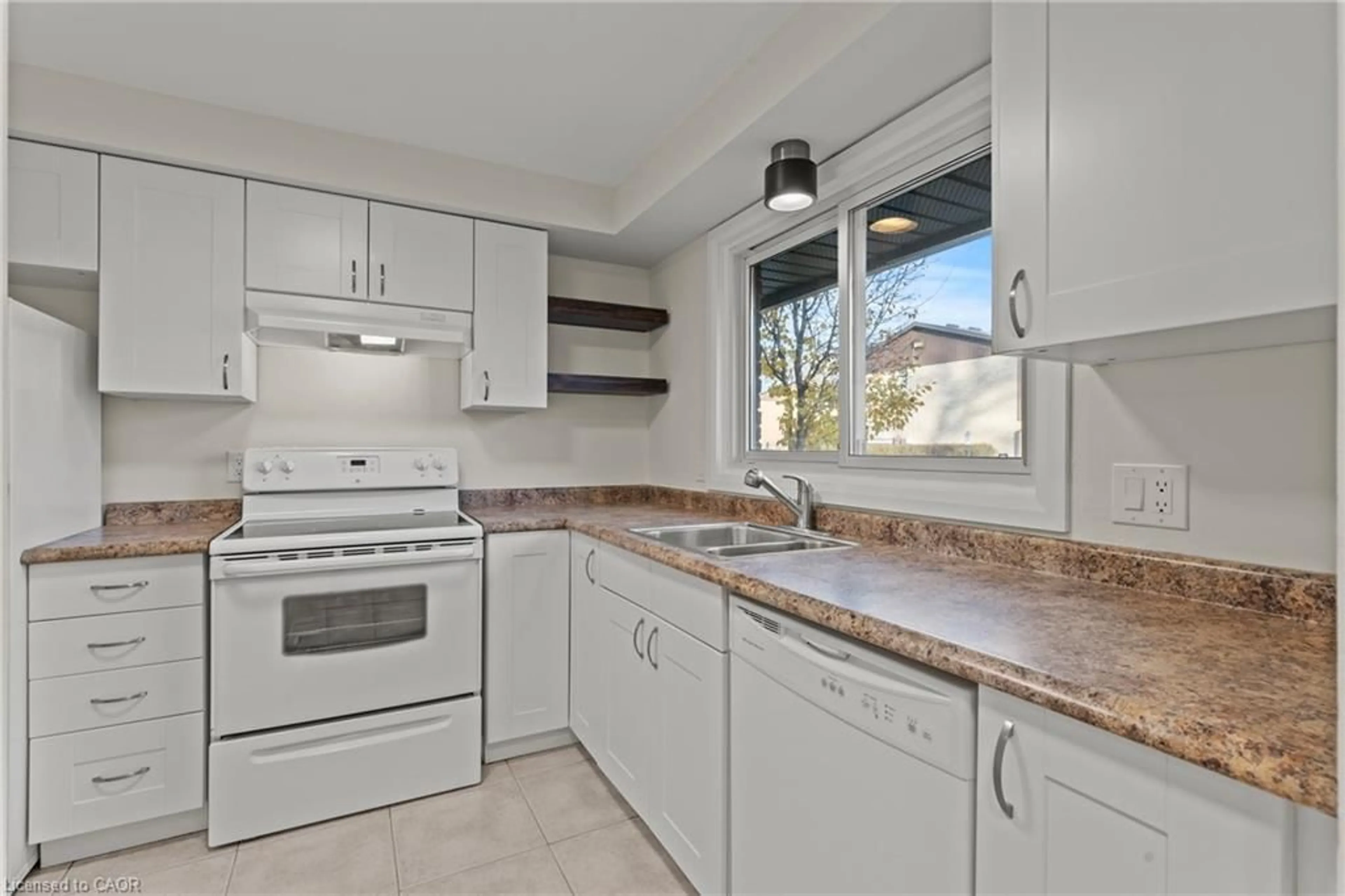 Standard kitchen, ceramic/tile floor for 151 Linwell Rd #35, St. Catharines Ontario L2N 6P3