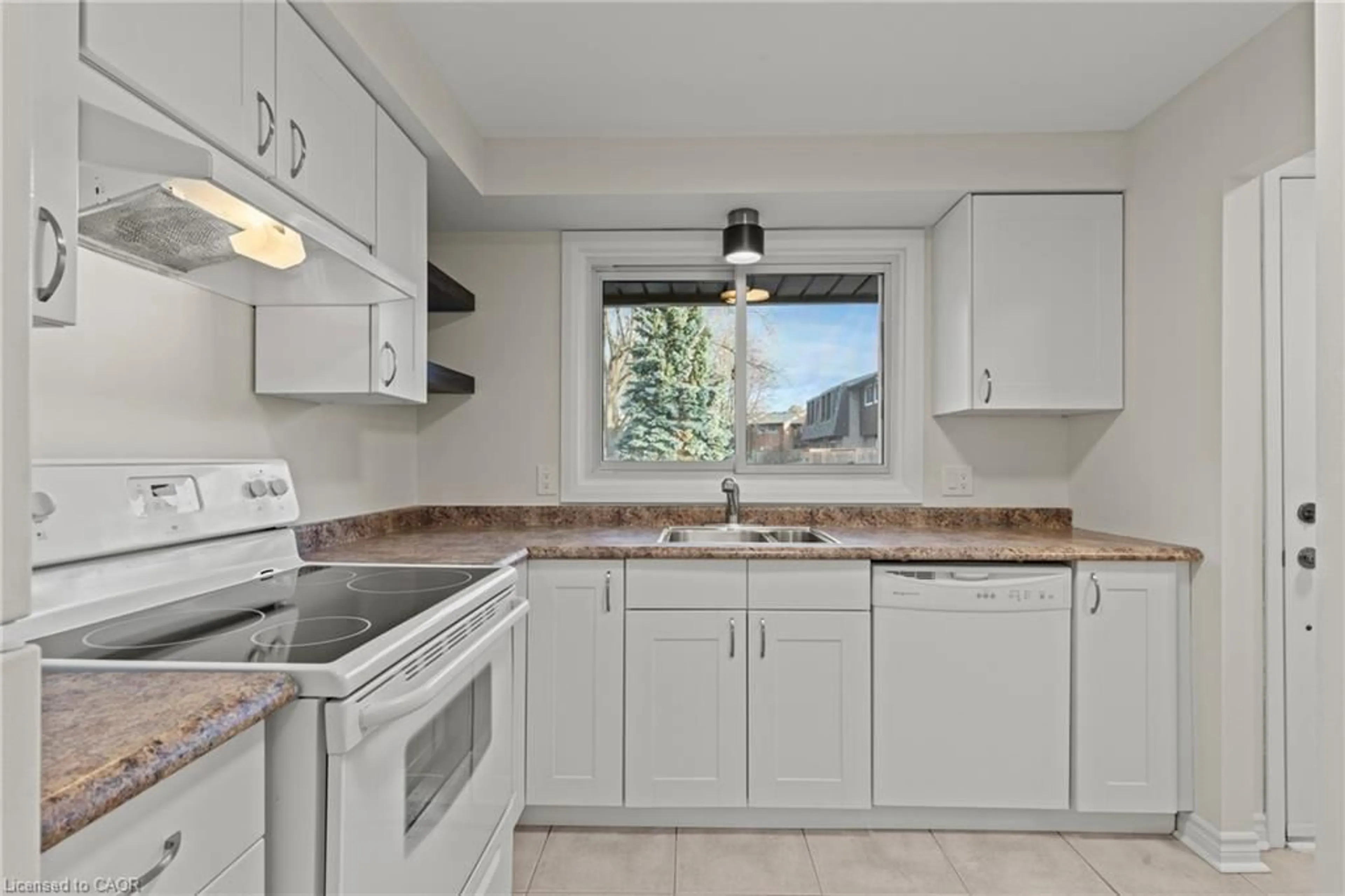 Standard kitchen, ceramic/tile floor for 151 Linwell Rd #35, St. Catharines Ontario L2N 6P3