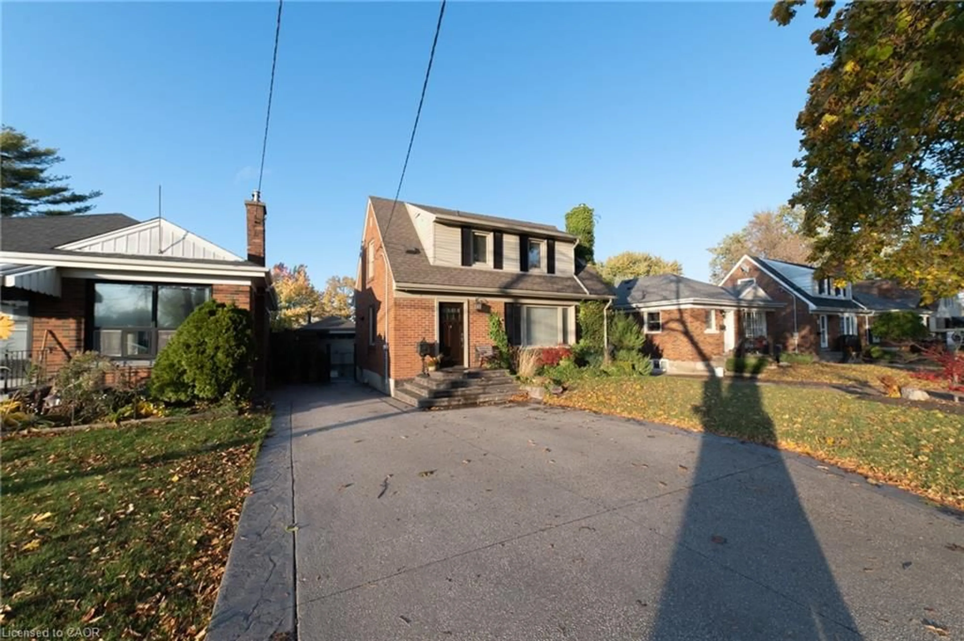 A pic from outside/outdoor area/front of a property/back of a property/a pic from drone, street for 66 Maitland St, Thorold Ontario L2V 3A9