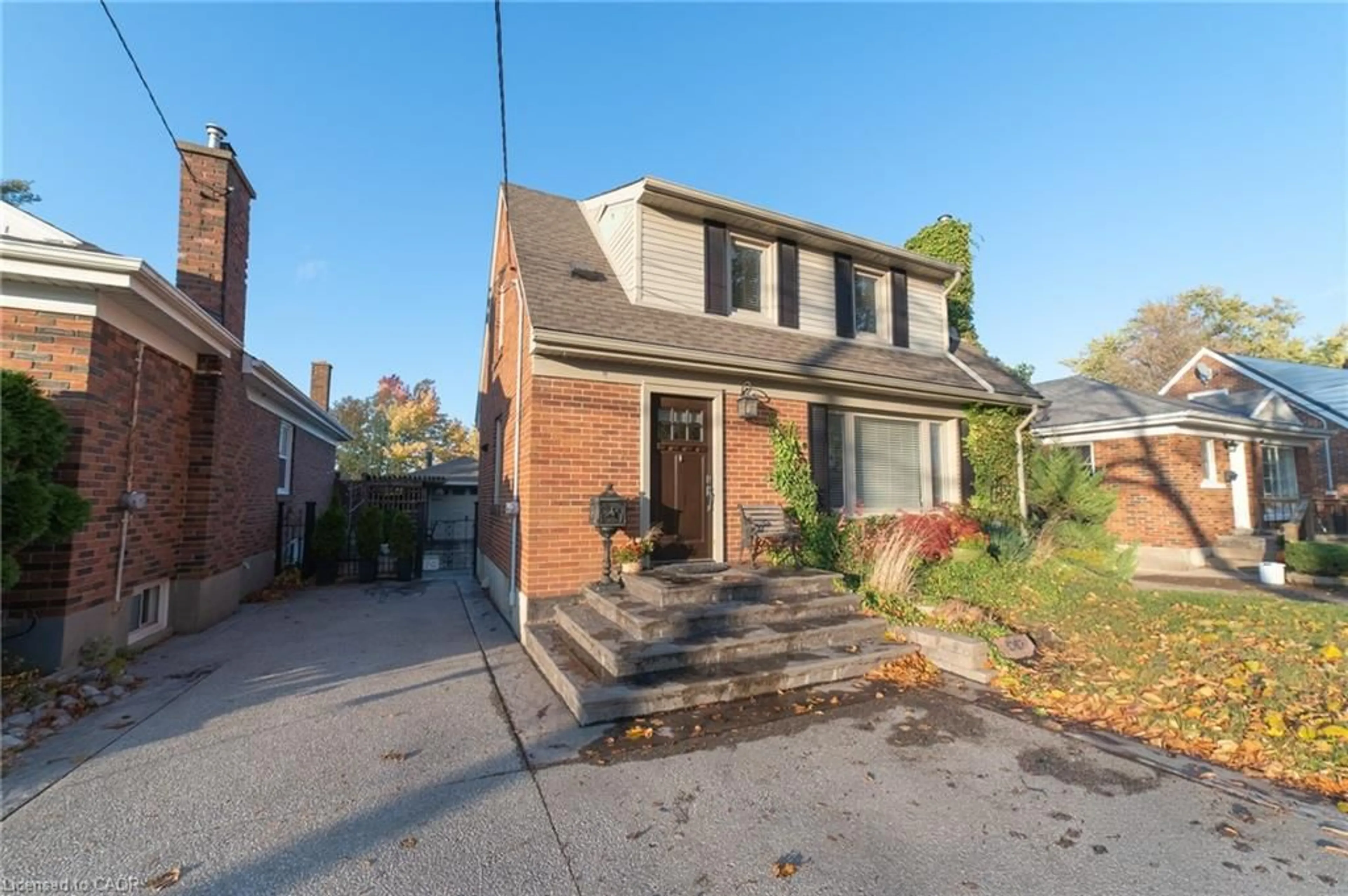 Home with brick exterior material, street for 66 Maitland St, Thorold Ontario L2V 3A9