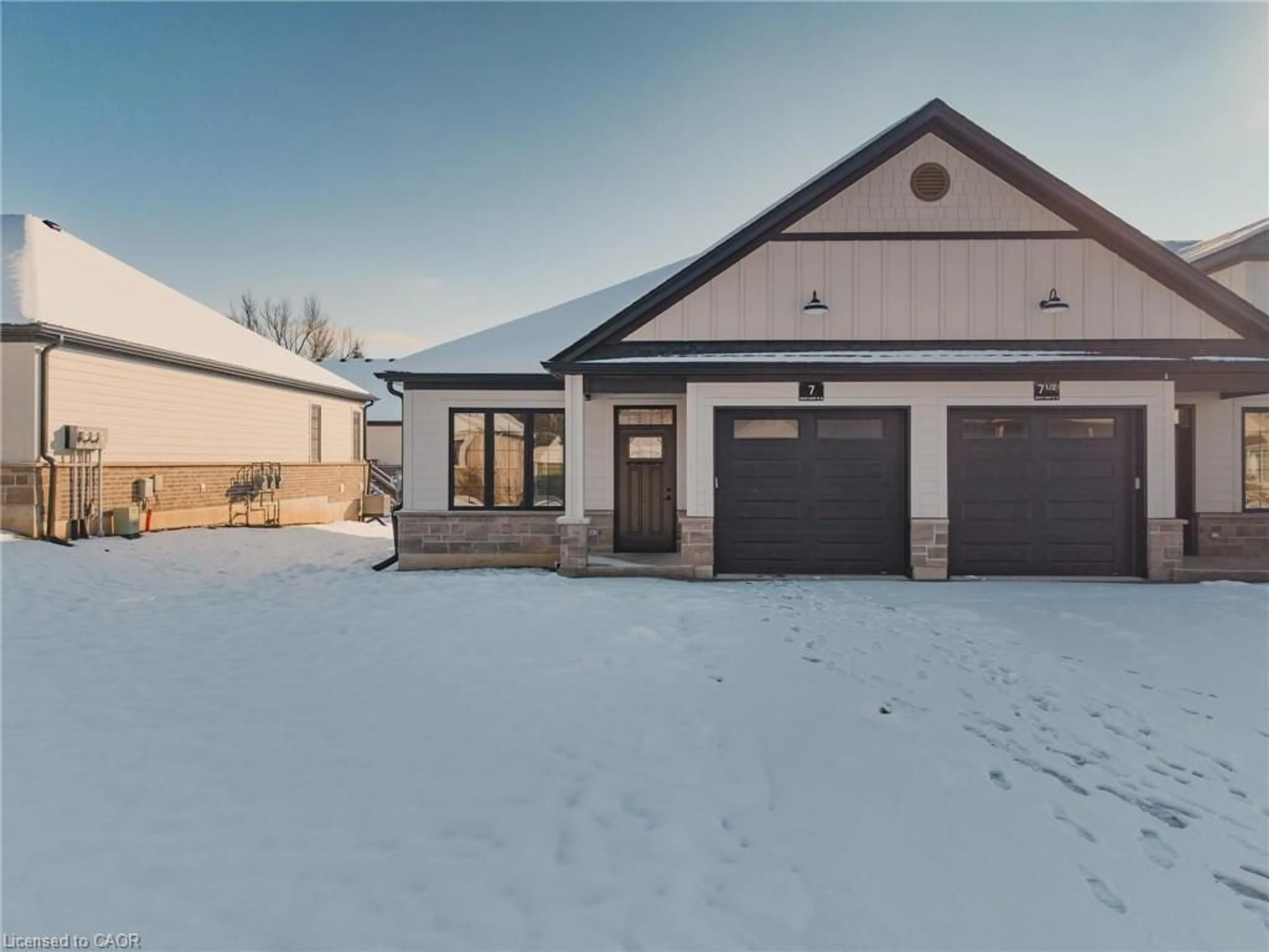 Home with brick exterior material, street for 7 South Crt, Norwich Ontario N0J 1P0