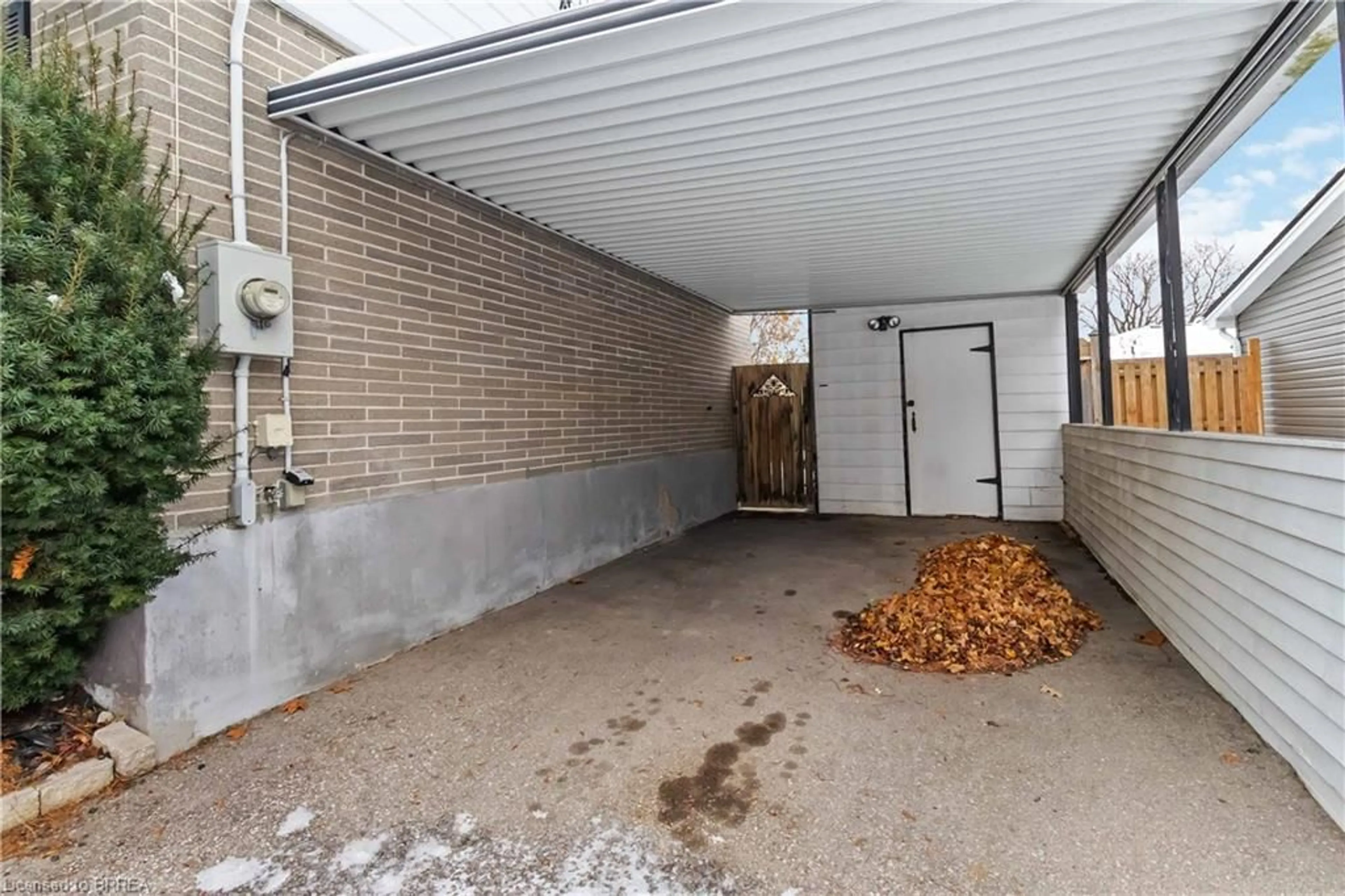 Unknown for 10 Albemarle St, Brantford Ontario N3S 4N2