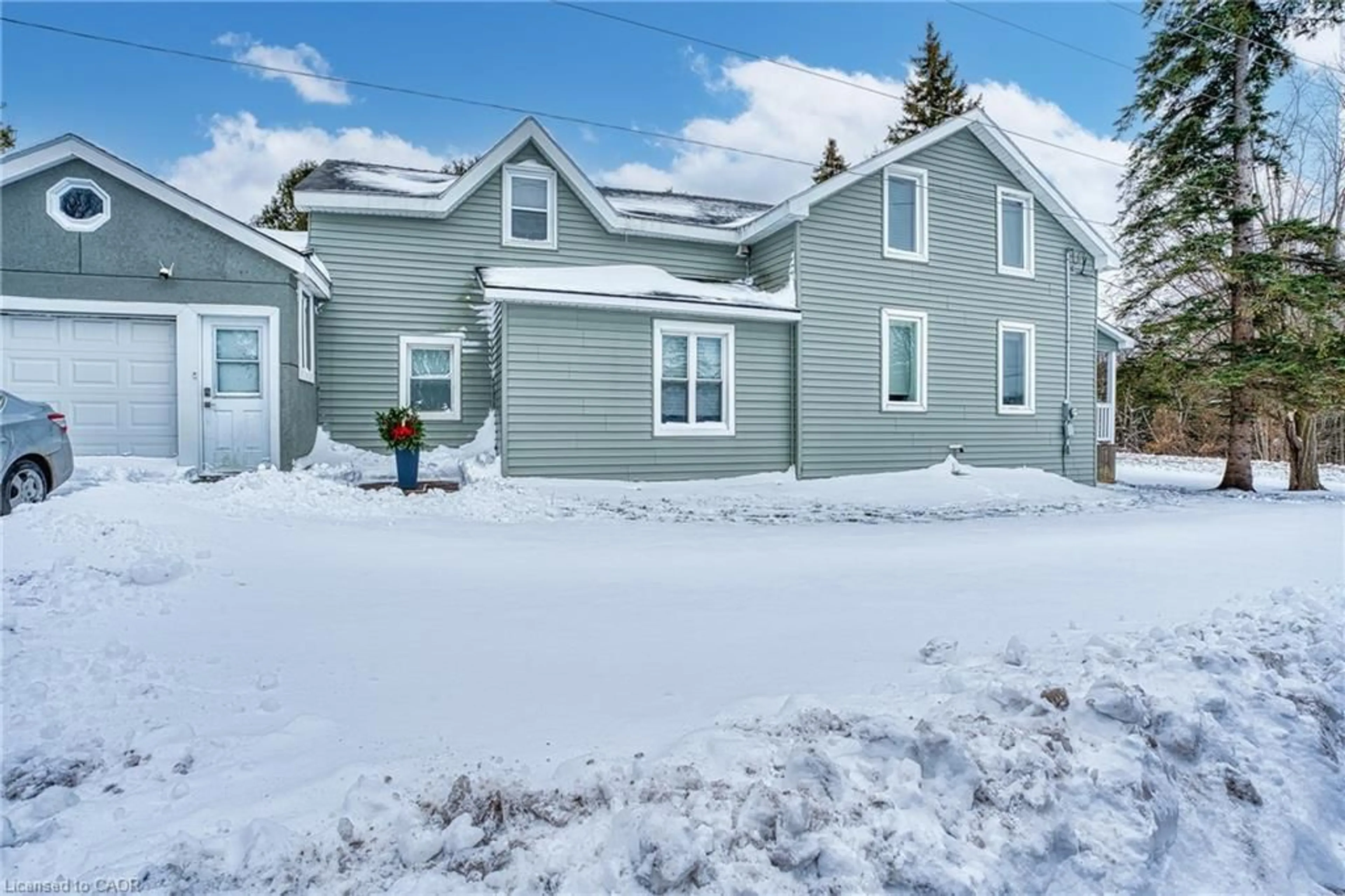 A pic from outside/outdoor area/front of a property/back of a property/a pic from drone, street for 383 Campbell St, Lucknow Ontario N0G 2H0