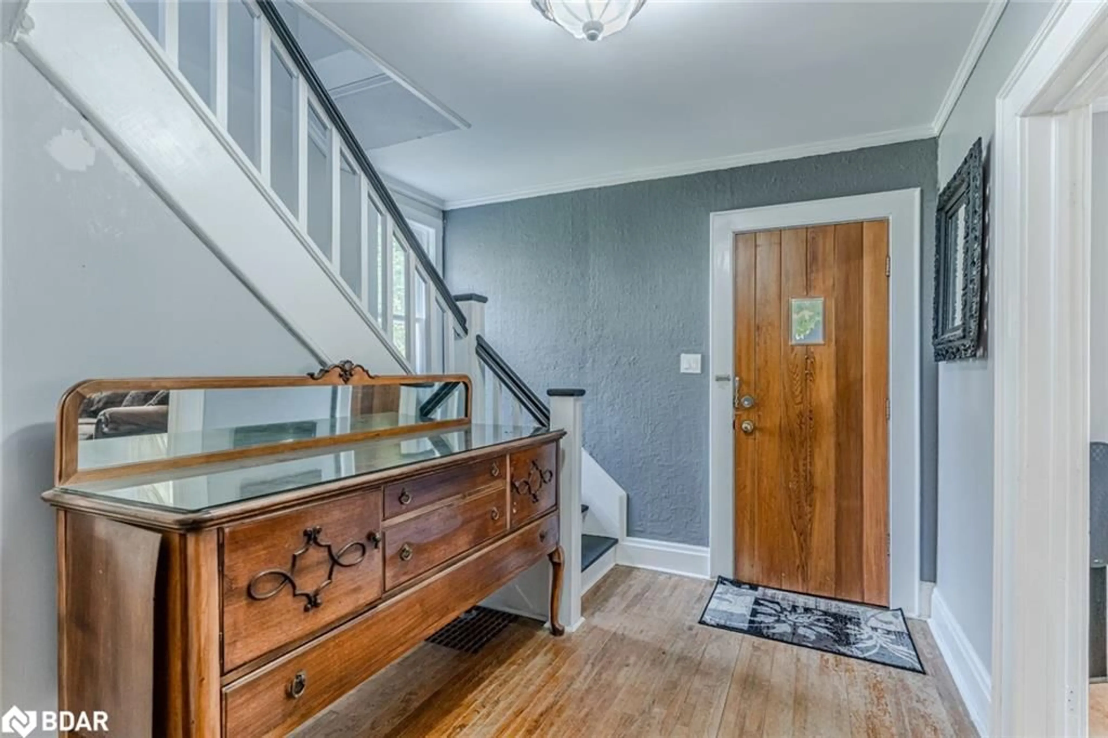 Indoor entryway for 66 Richard St, Victoria Harbour Ontario L0K 2A0