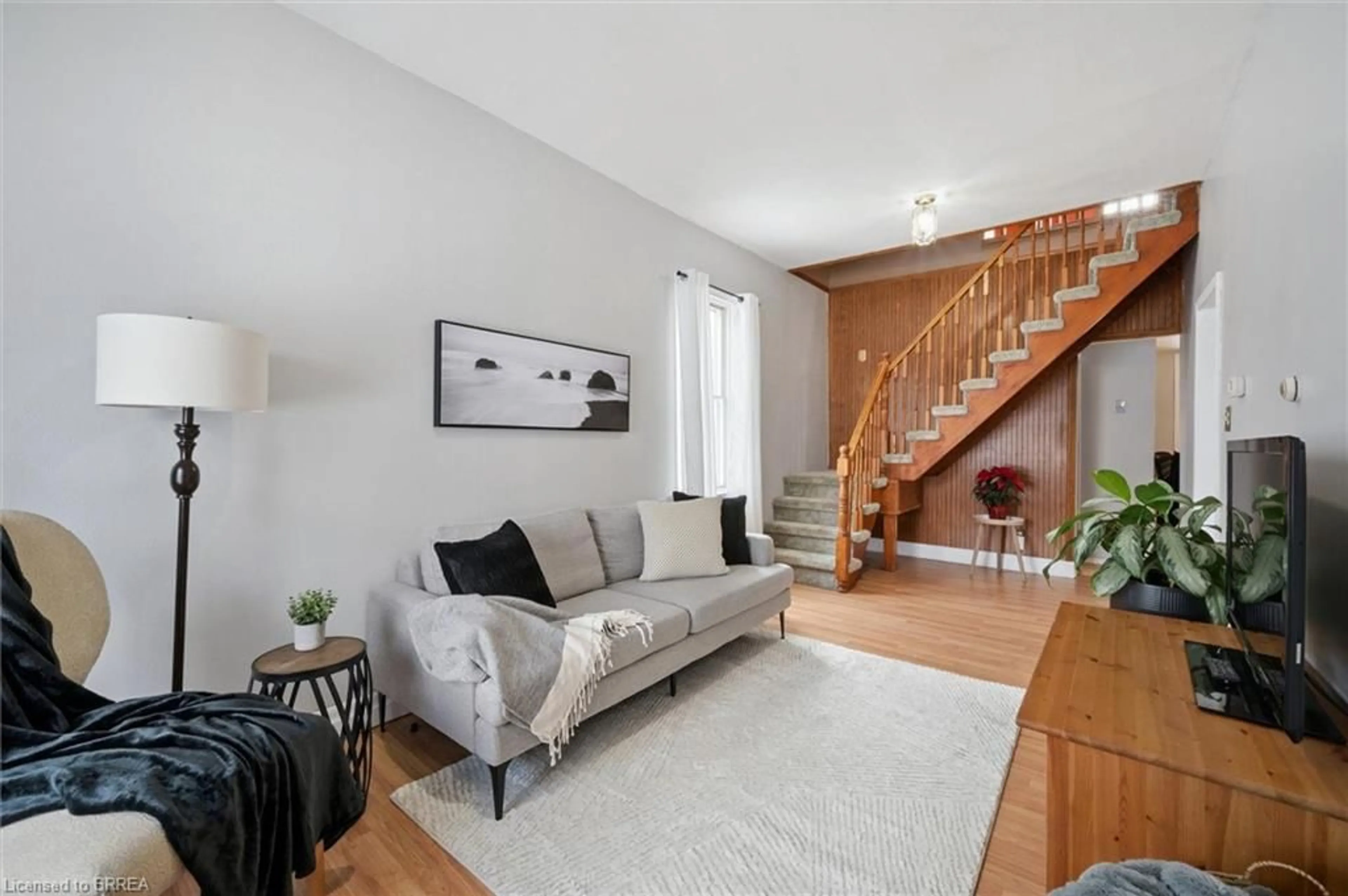 Living room with furniture, unknown for 11 Hill Ave, Brantford Ontario N3R 4G8