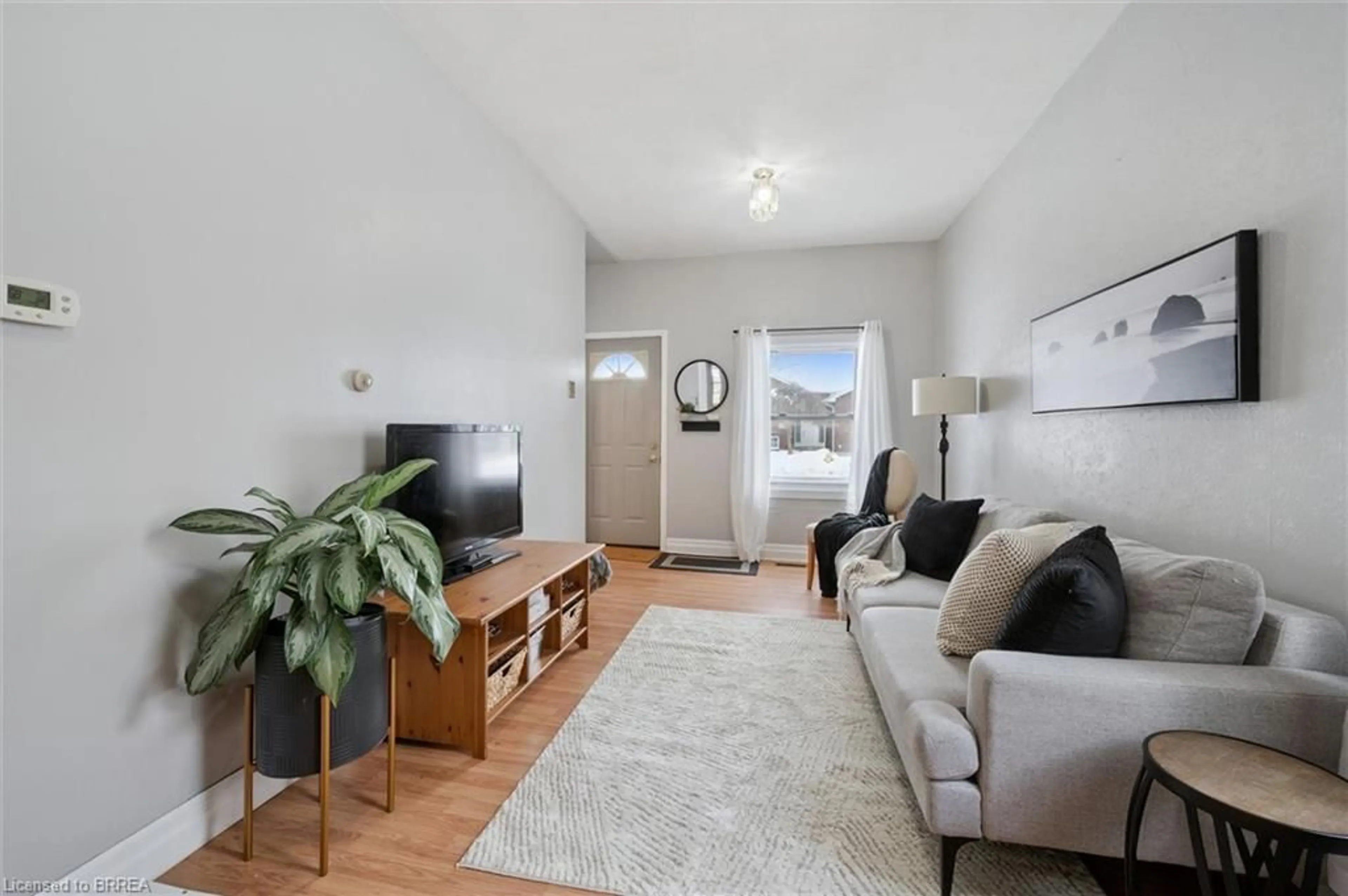 Living room with furniture, unknown for 11 Hill Ave, Brantford Ontario N3R 4G8