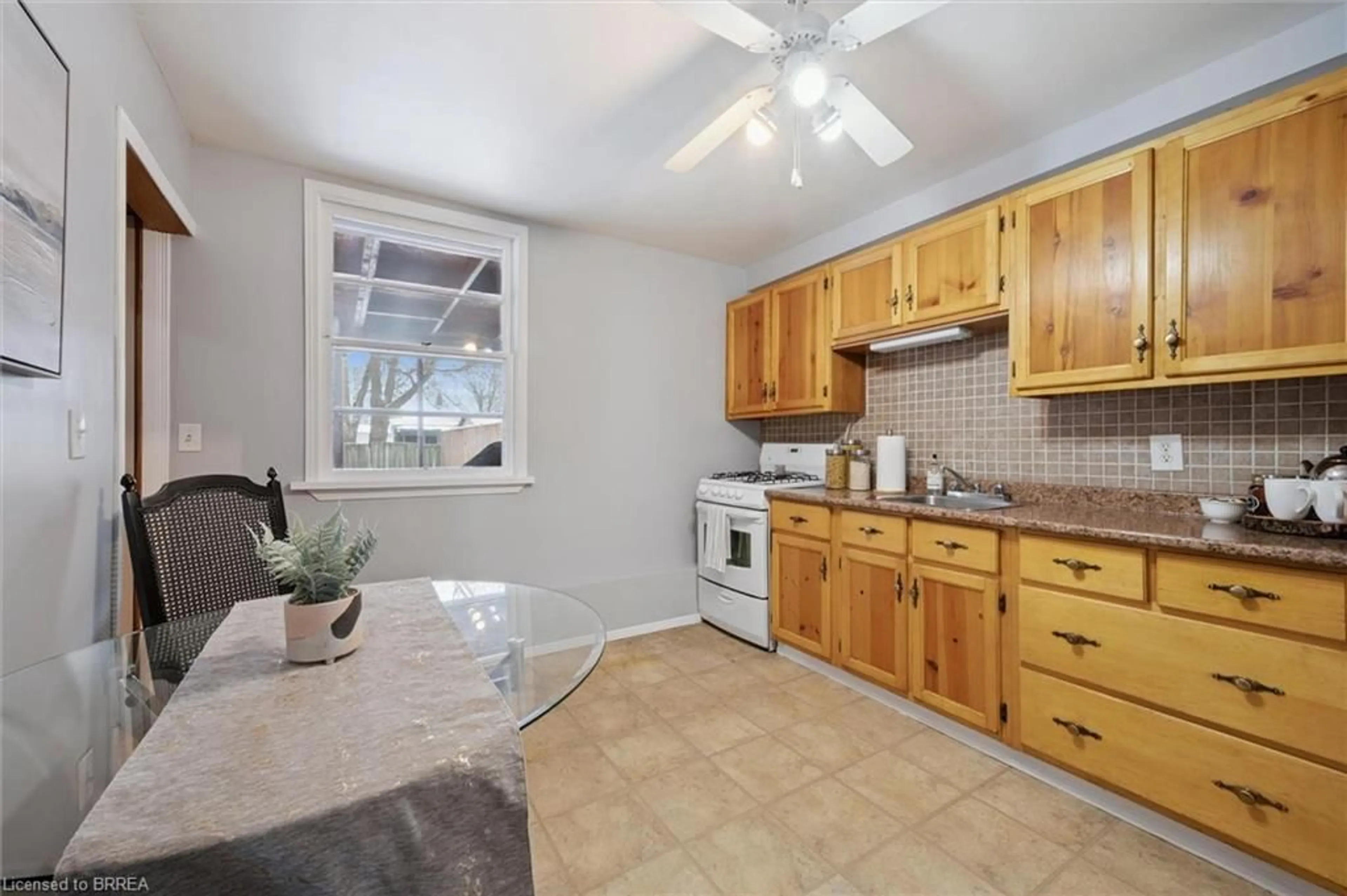Standard kitchen, ceramic/tile floor for 11 Hill Ave, Brantford Ontario N3R 4G8