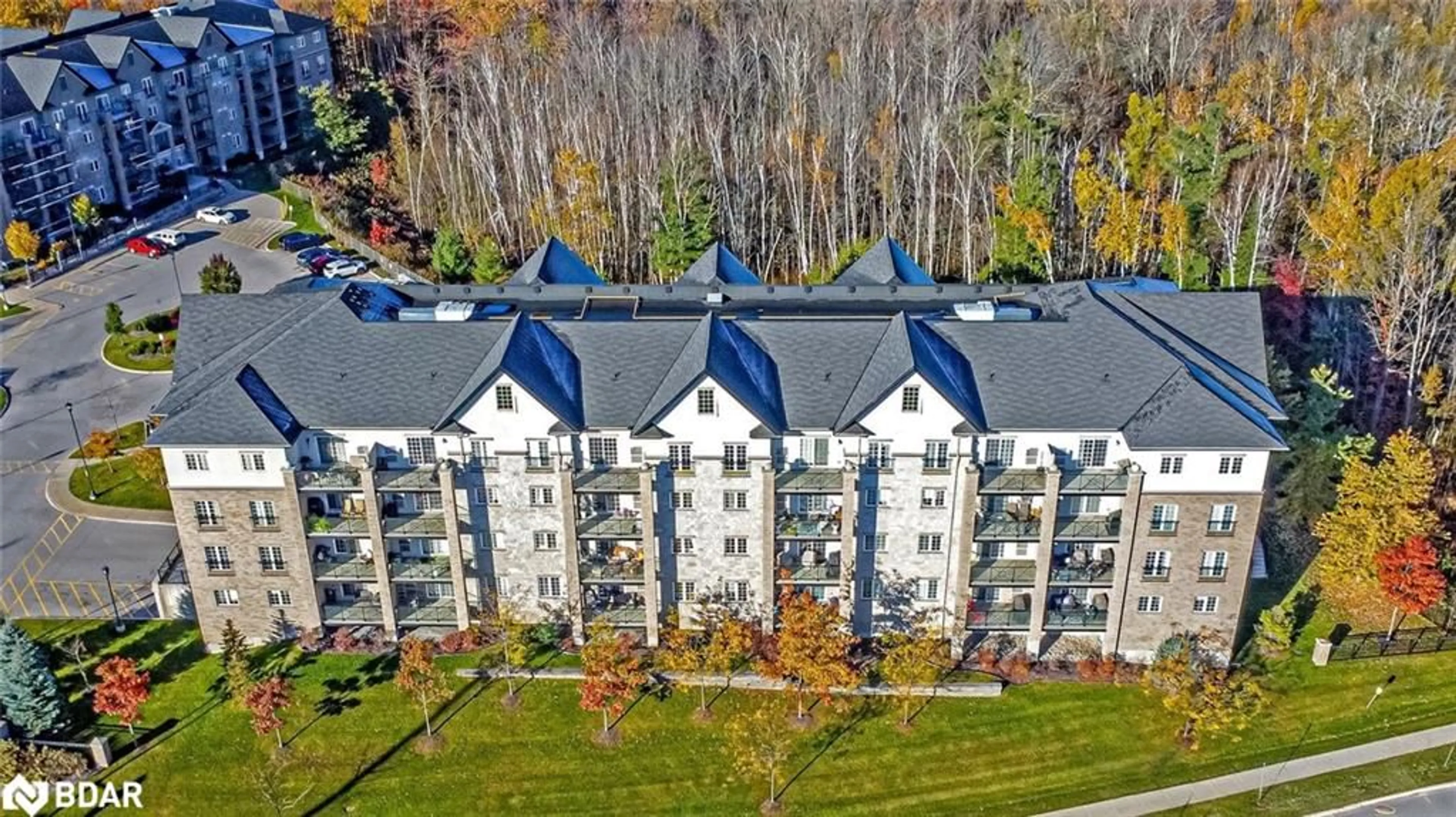 A pic from outside/outdoor area/front of a property/back of a property/a pic from drone, building for 40 Ferndale Dr #402, Barrie Ontario L4N 2L3