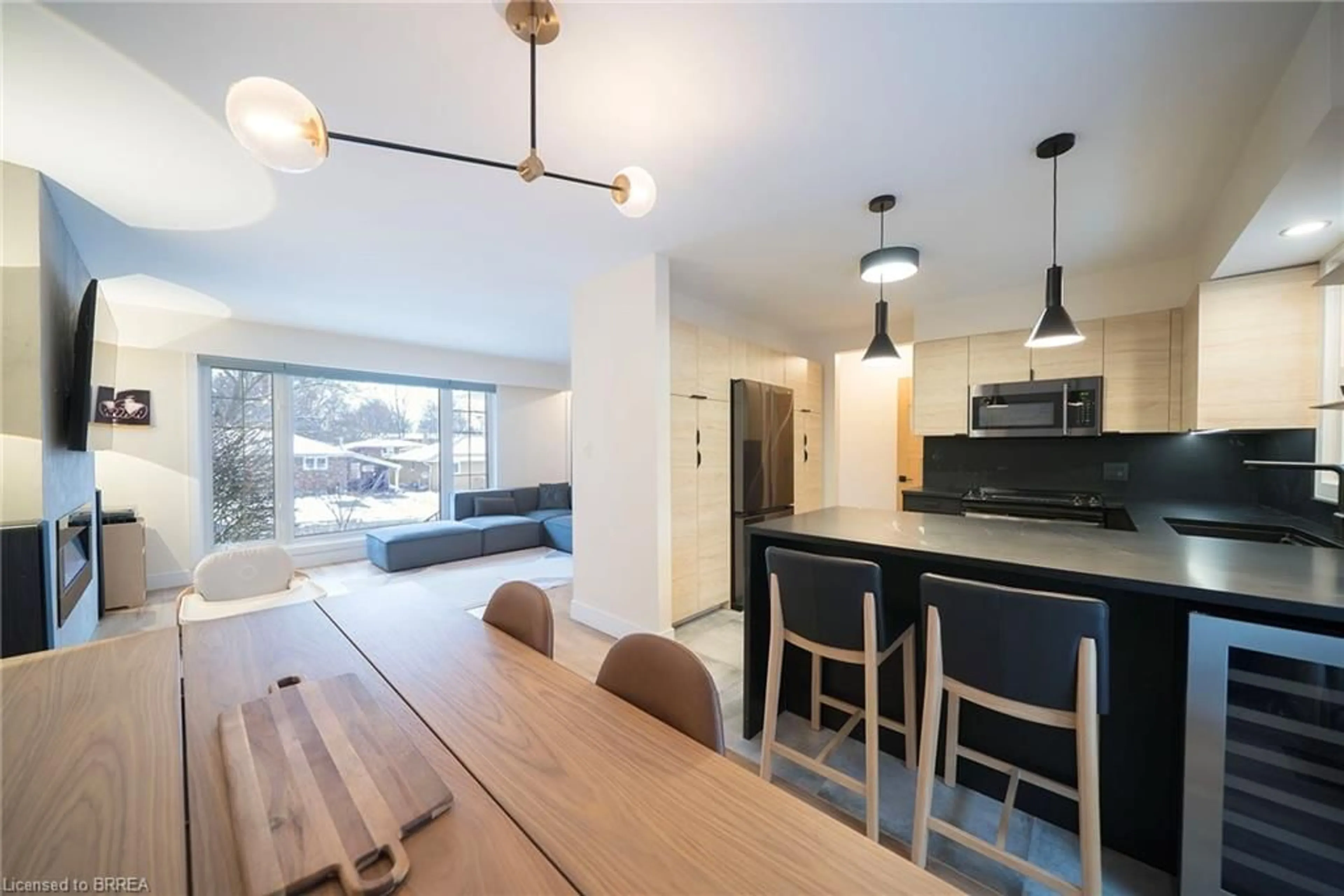 Open concept kitchen, wood/laminate floor for 2 Grenada Dr, Simcoe Ontario N3Y 3E7