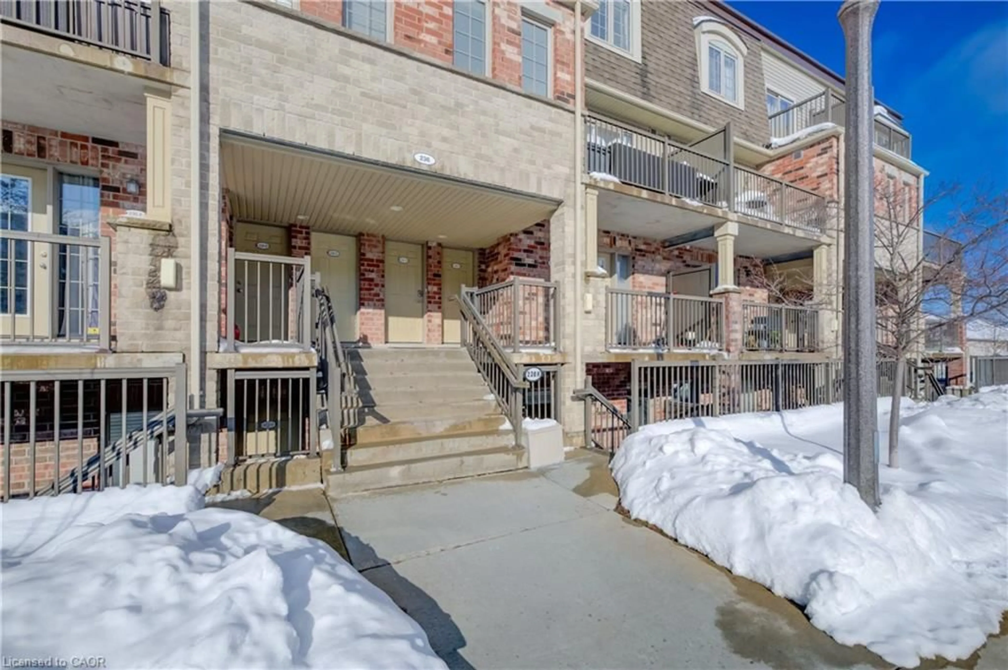 Patio, street for 236 Rachel Cres #H, Kitchener Ontario N2R 0E1