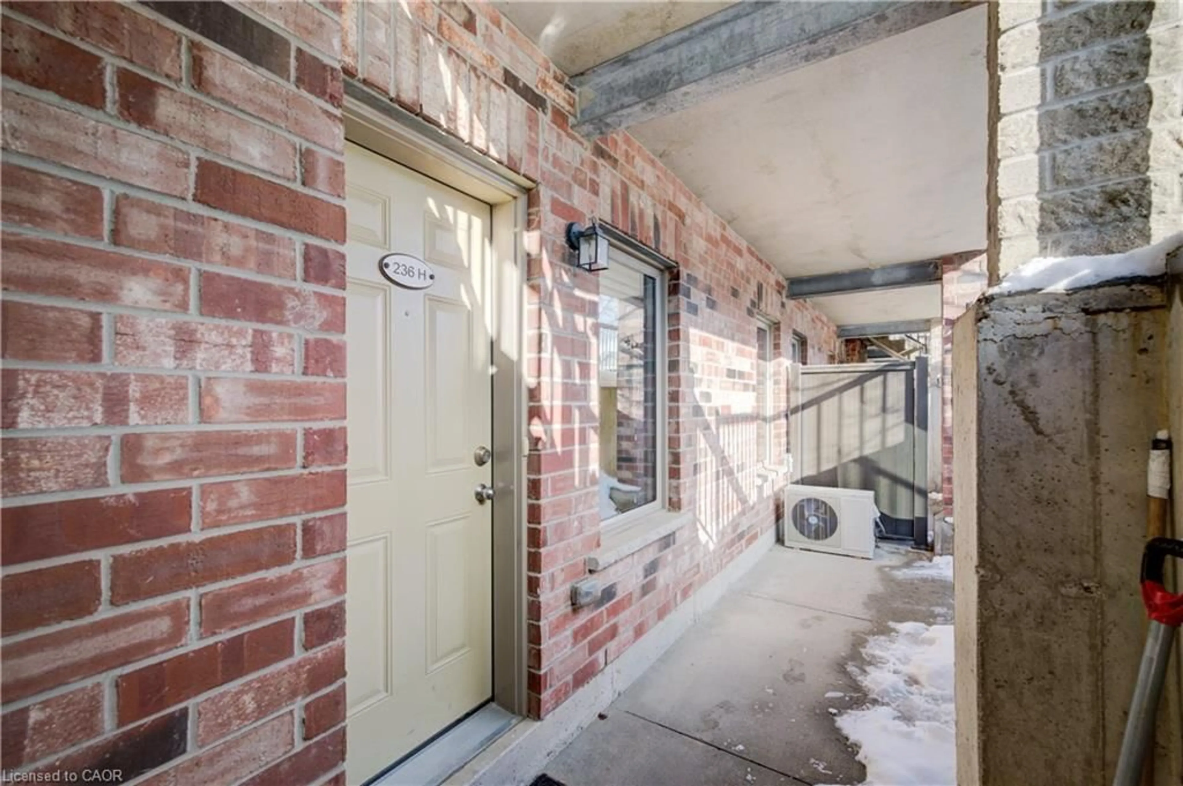 Indoor entryway for 236 Rachel Cres #H, Kitchener Ontario N2R 0E1