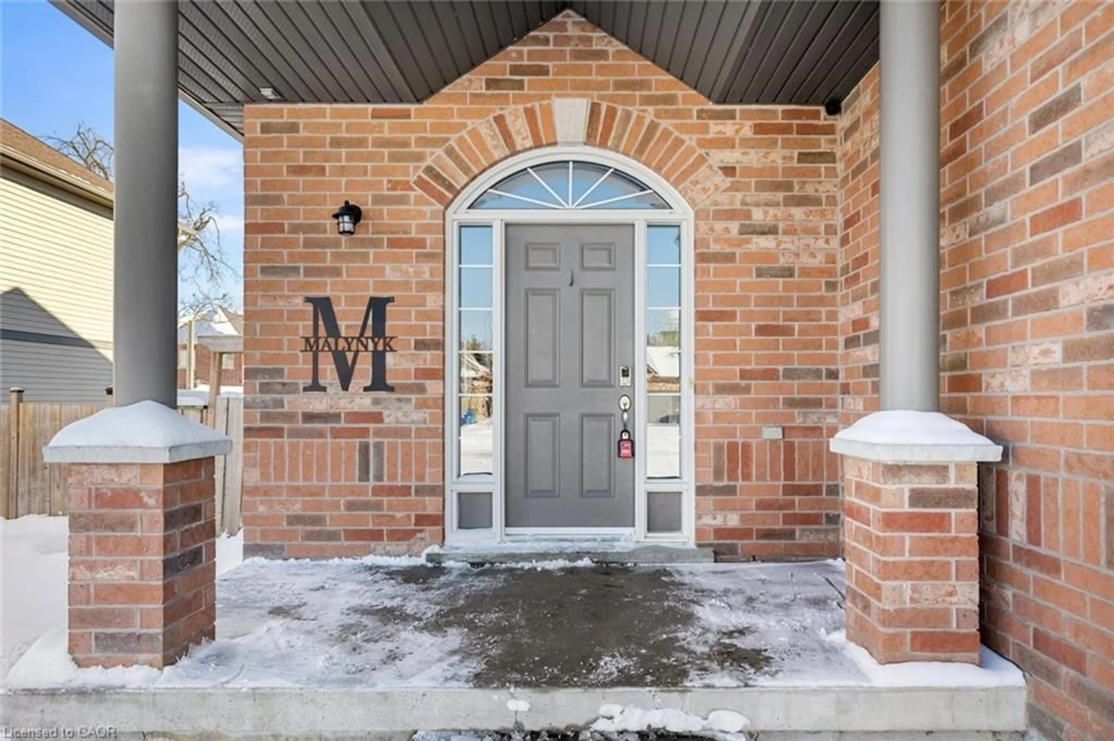 Indoor entryway for 155 Sheffield St, Dundalk Ontario L9V 3W6