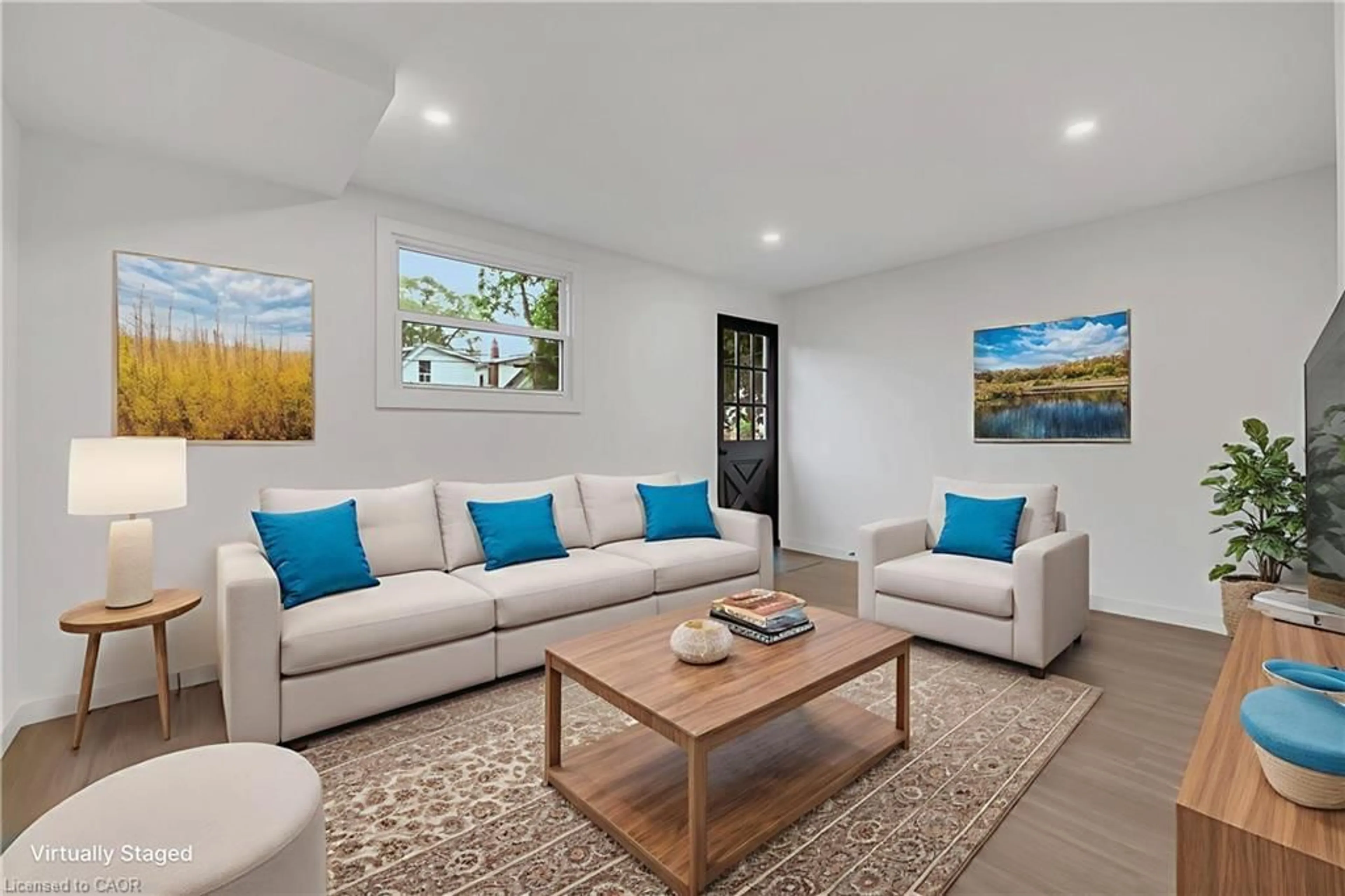 Living room with furniture, unknown for 20 Crosthwaite Ave, Hamilton Ontario L8H 4T9