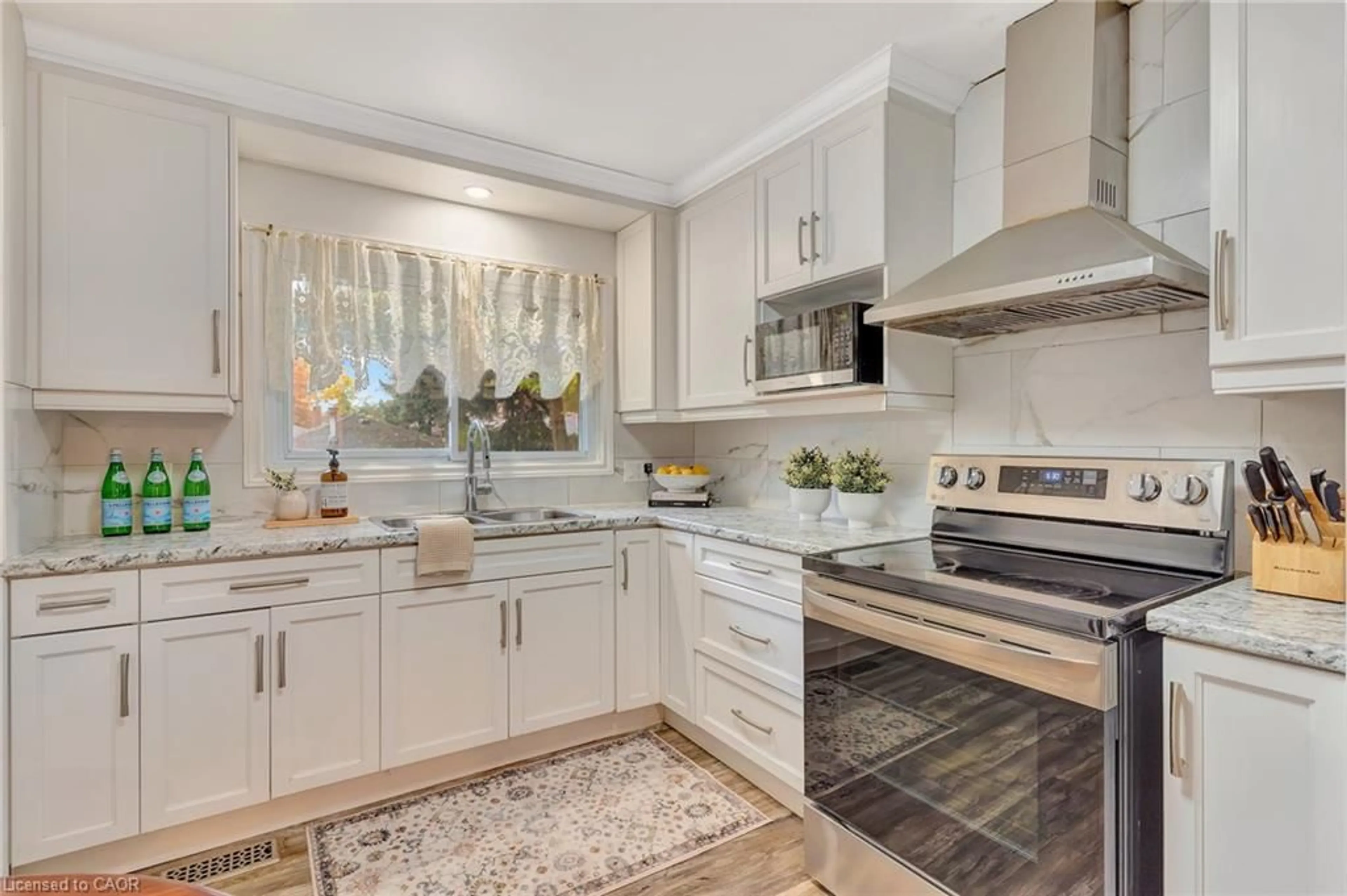 Open concept kitchen, ceramic/tile floor for 29 Pusey Blvd, Brantford Ontario N3R 2S1