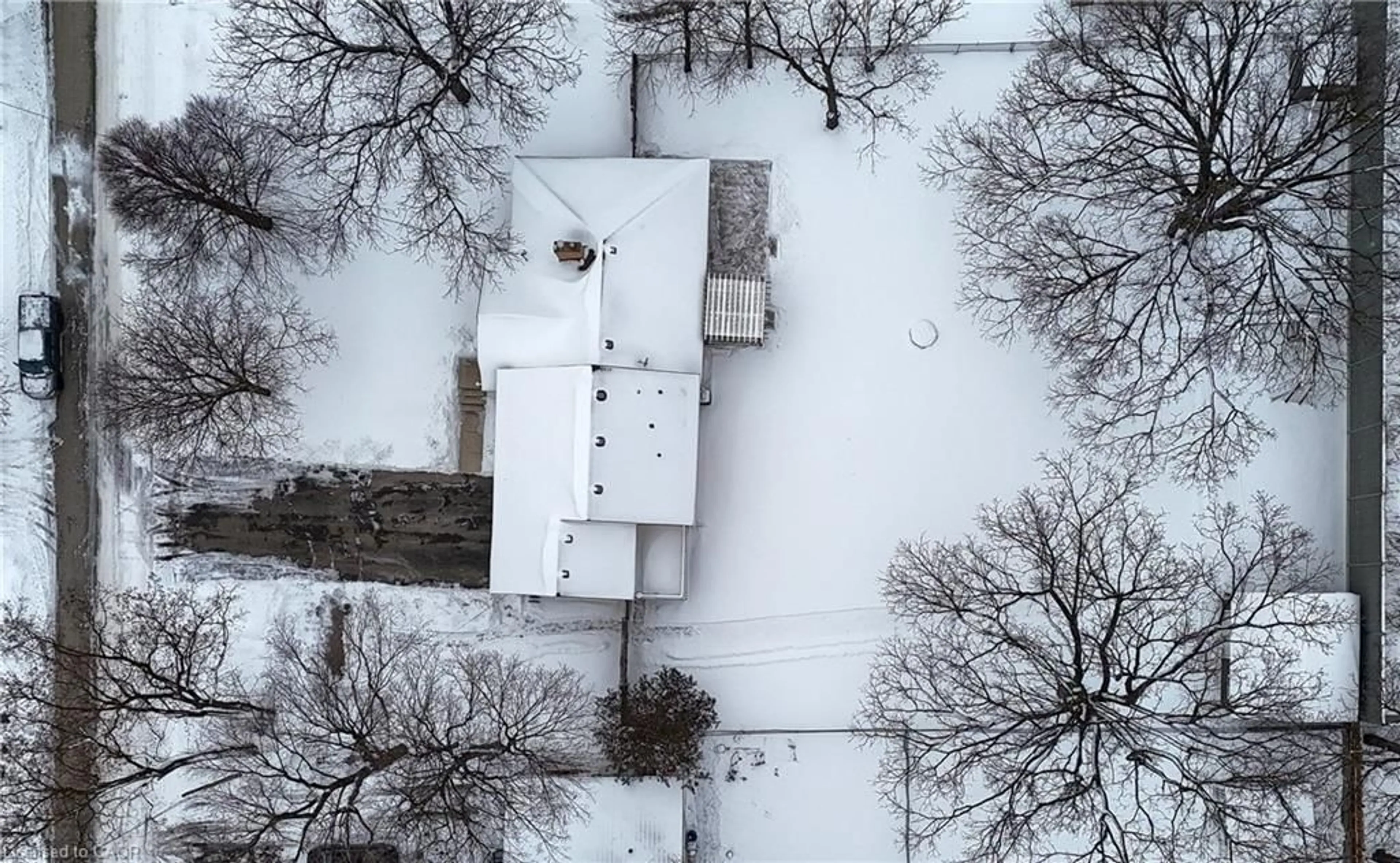 A pic from outside/outdoor area/front of a property/back of a property/a pic from drone, street for 230 Kitchener Rd, Cambridge Ontario N3H 1A6