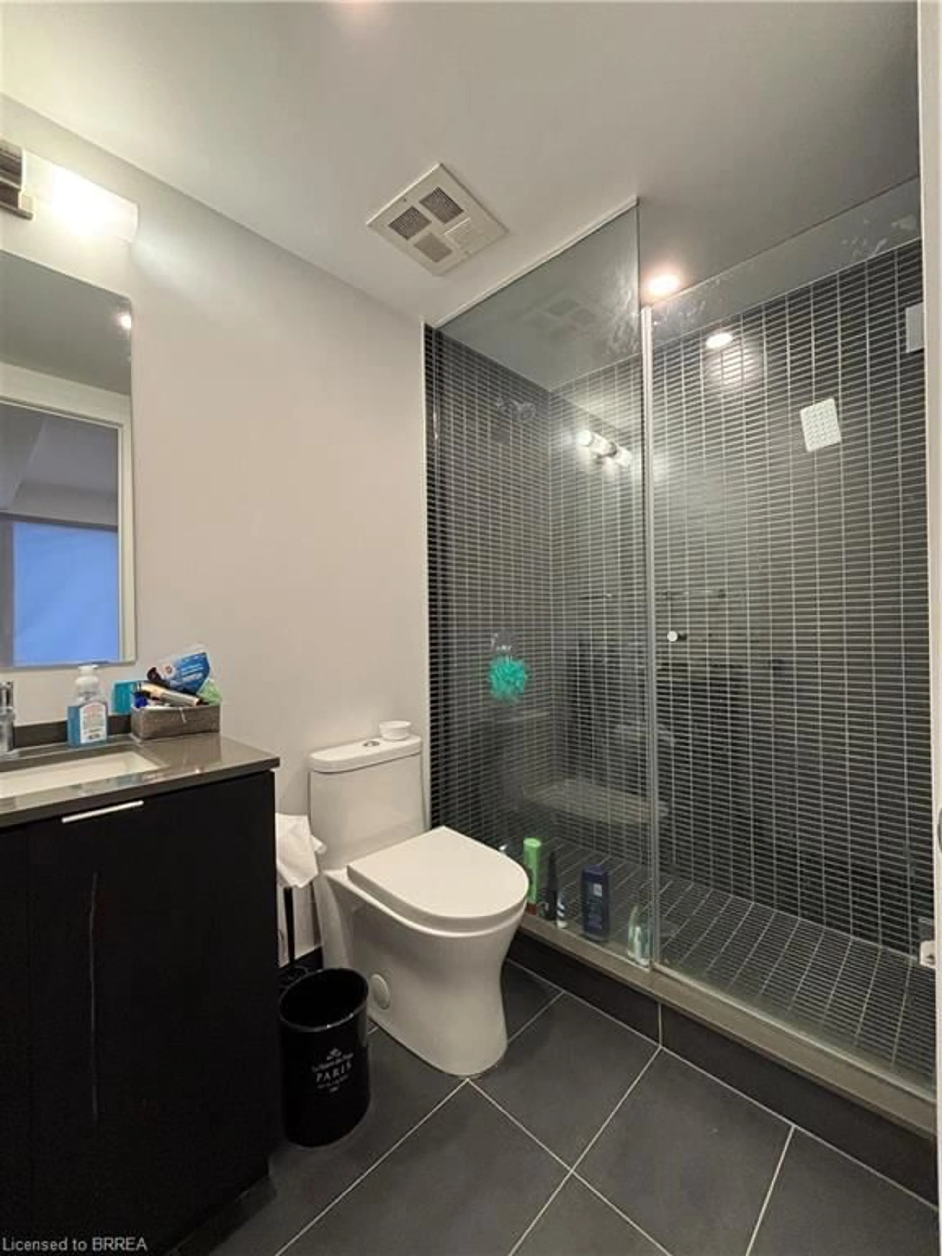 Standard bathroom, ceramic/tile floor for 1 Jarvis St #1513, Hamilton Ontario L8R 3J2