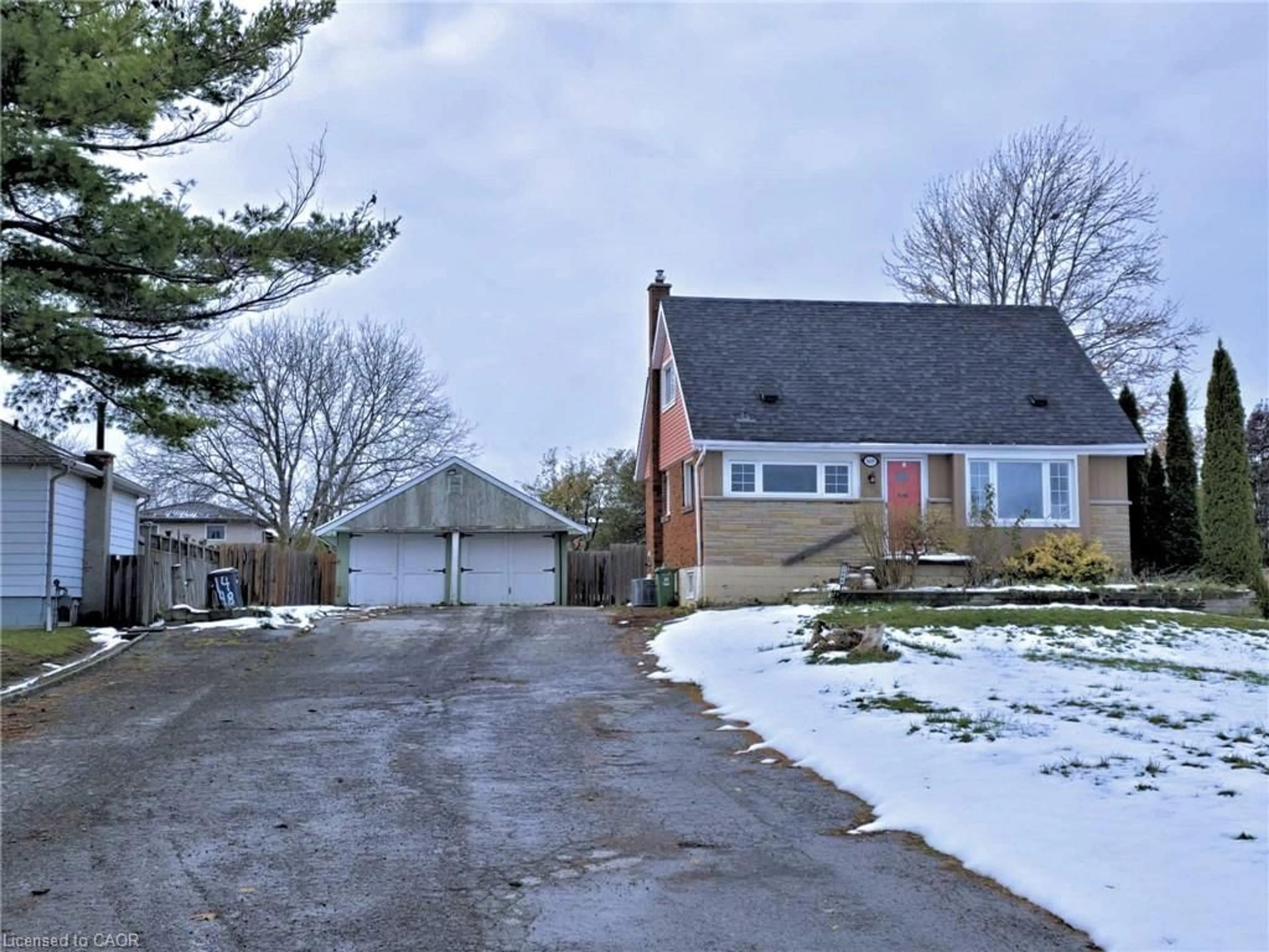 A pic from outside/outdoor area/front of a property/back of a property/a pic from drone, street for 1448 Upper Ottawa St, Hamilton Ontario L8W 2E9