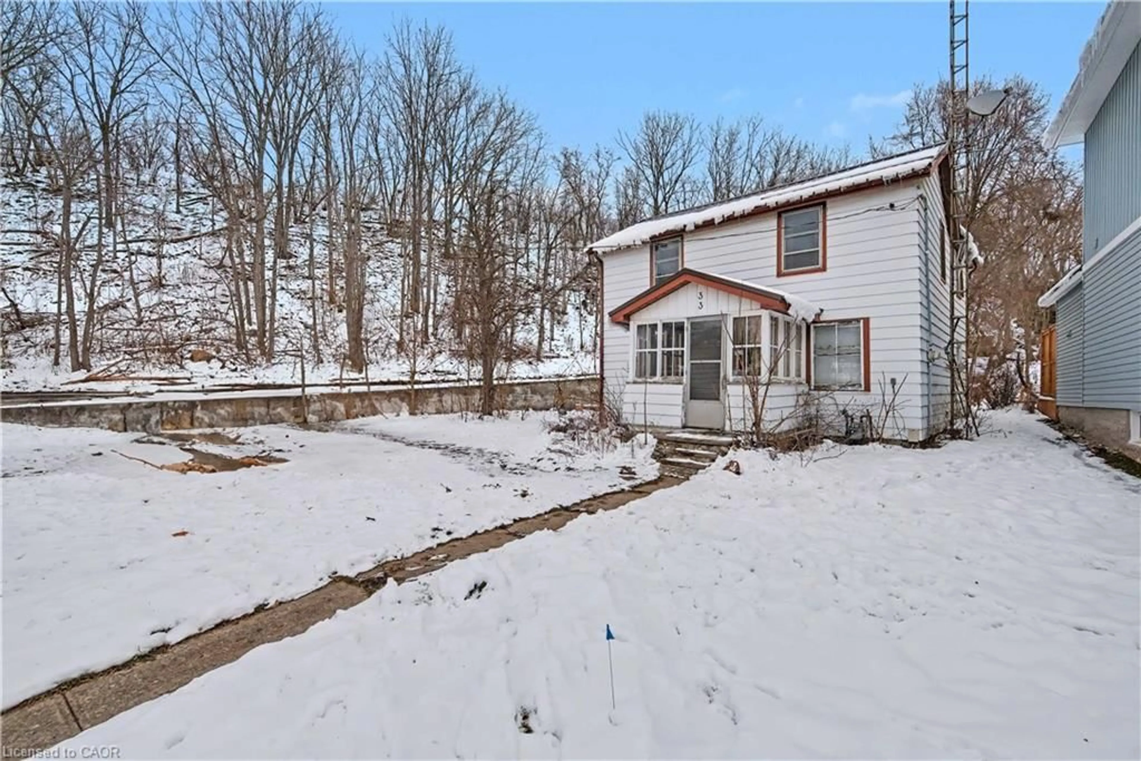 A pic from outside/outdoor area/front of a property/back of a property/a pic from drone, street for 33 Mulholland Dr, Paris Ontario N3L 2J1