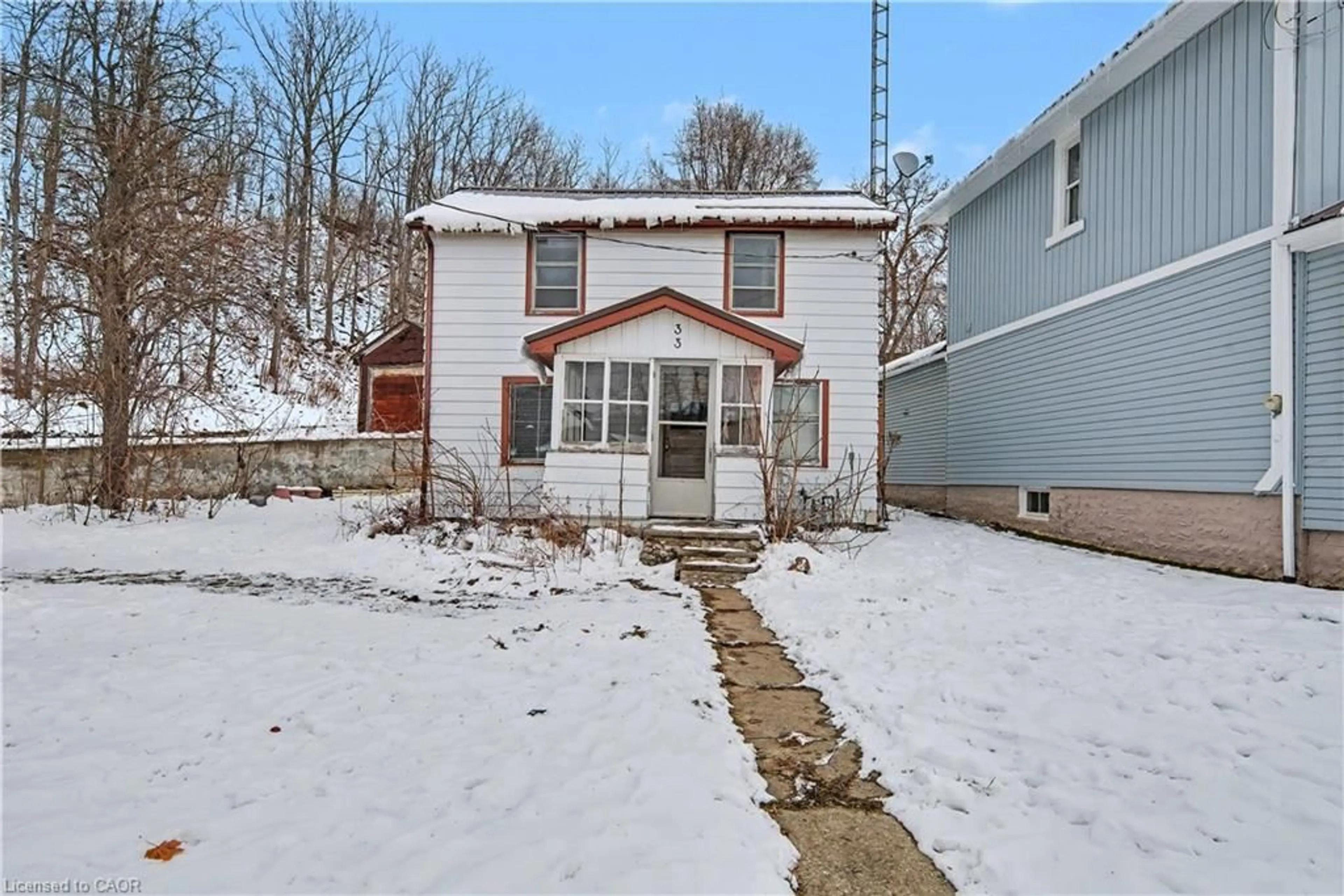 Patio, street for 33 Mulholland Dr, Paris Ontario N3L 2J1