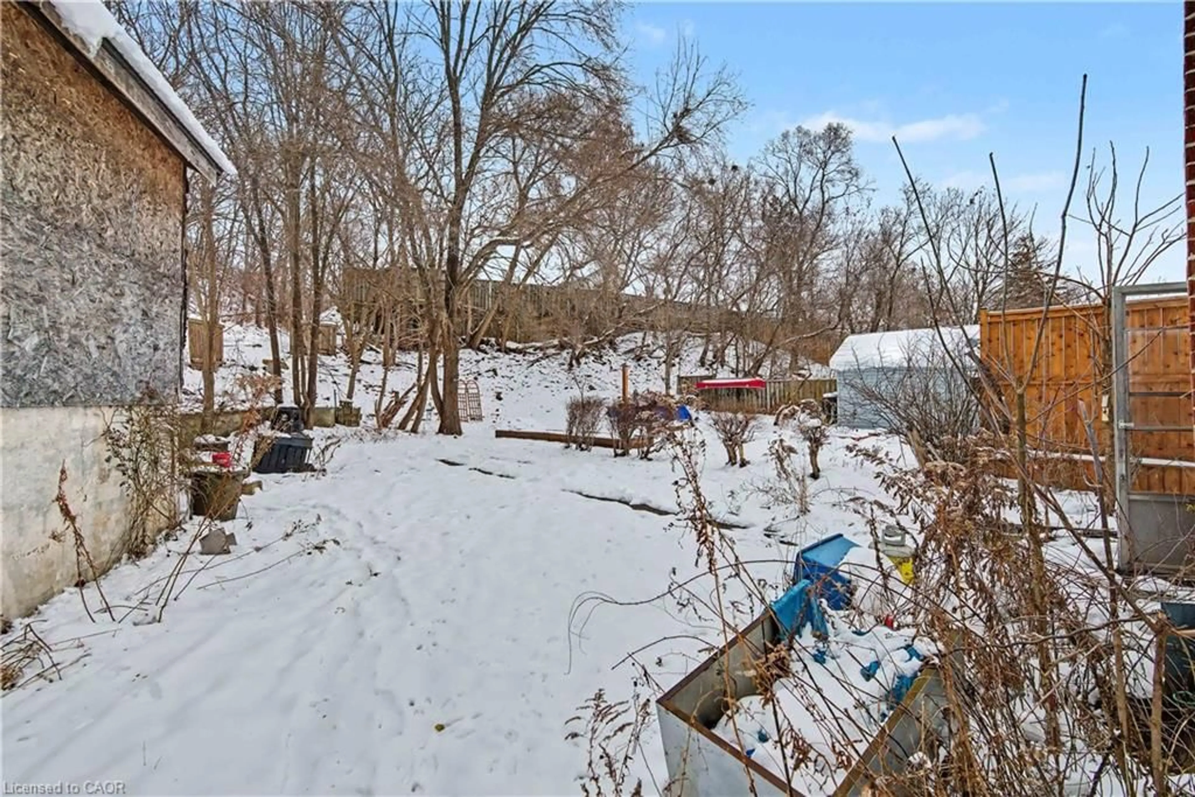 A pic from outside/outdoor area/front of a property/back of a property/a pic from drone, water/lake/river/ocean view for 33 Mulholland Dr, Paris Ontario N3L 2J1