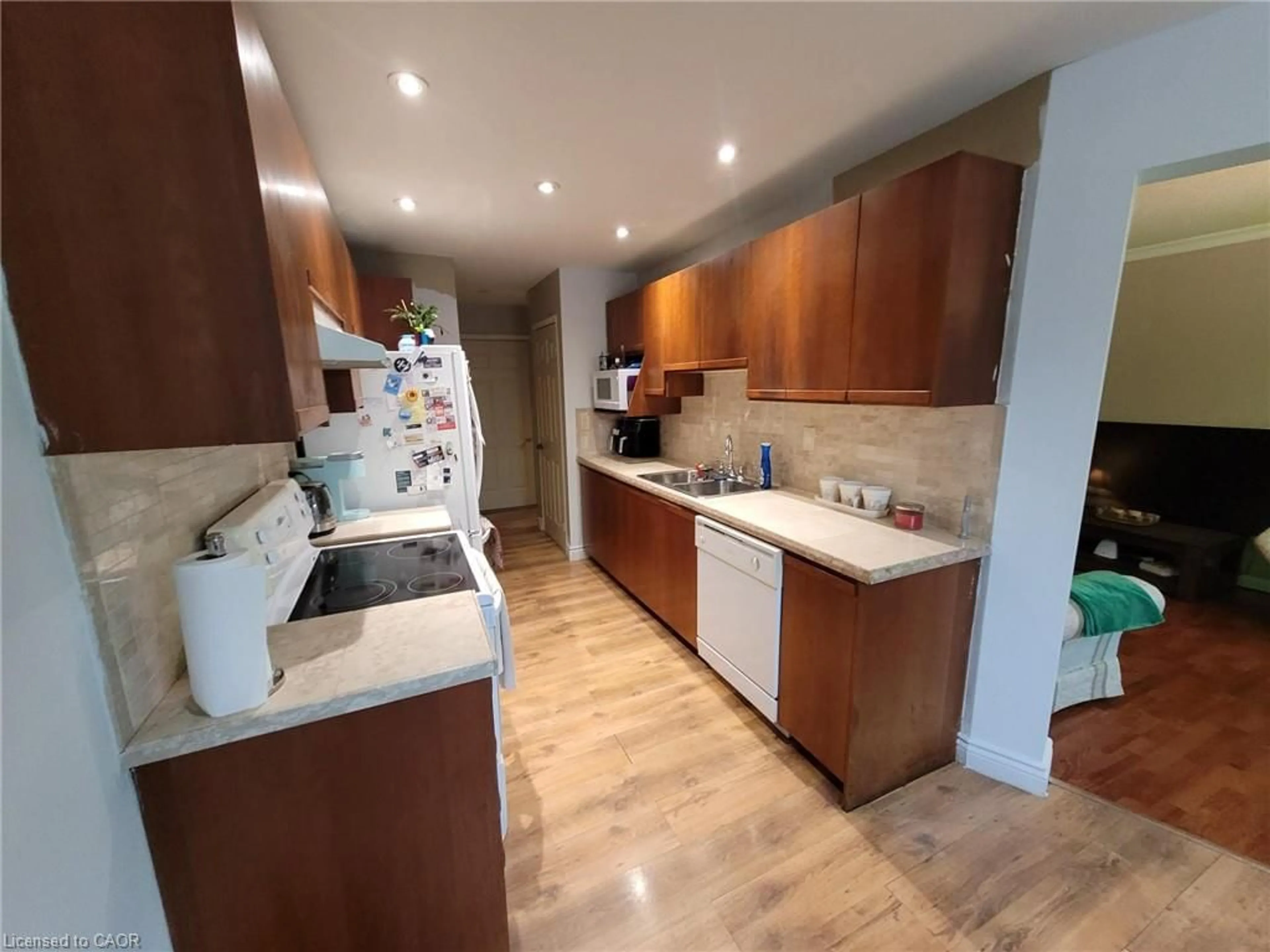 Unknown for 28 Perthshire Crt, Hamilton Ontario L9B 2H1