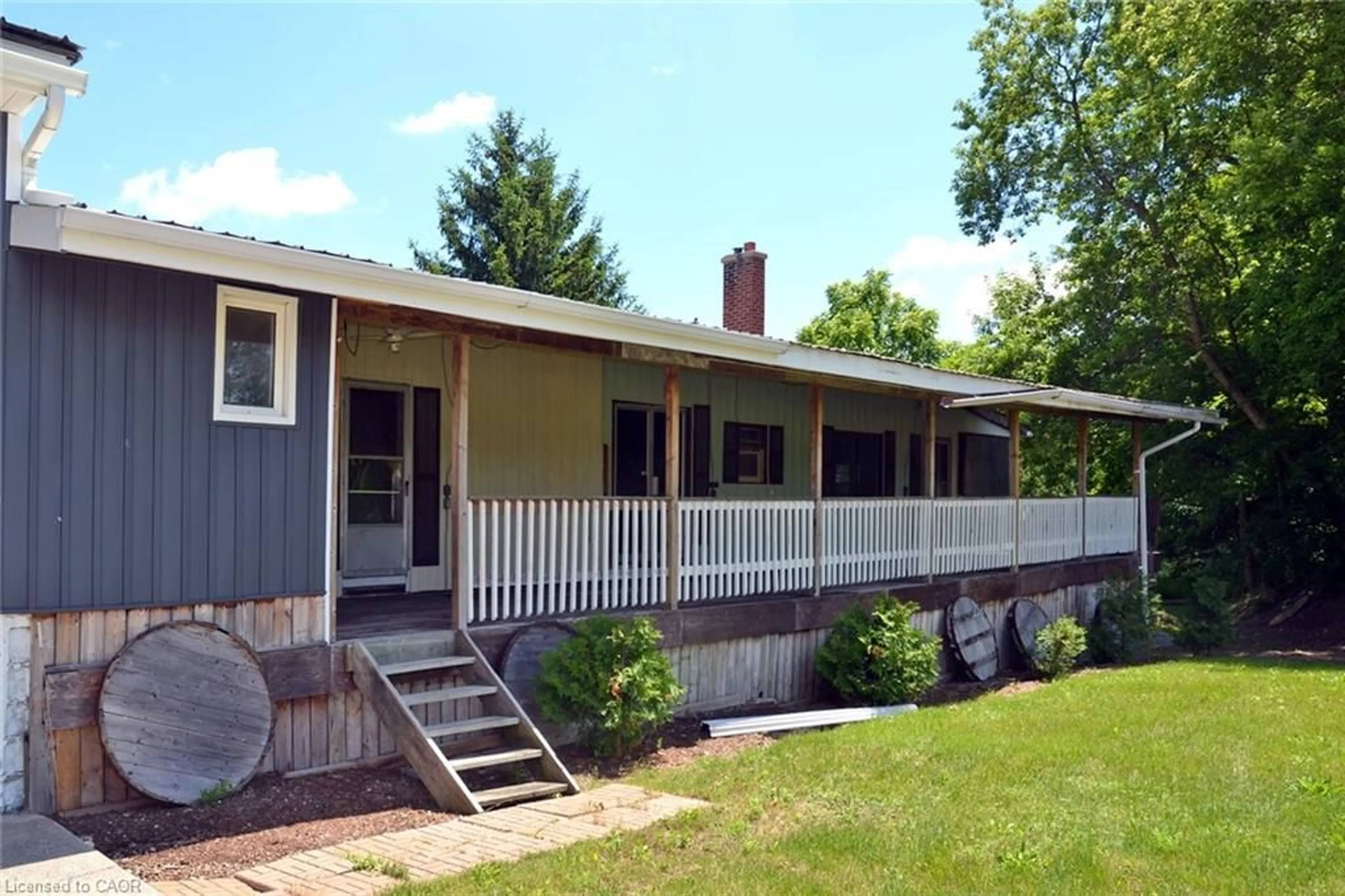 Patio, unknown for 404 Queensway, Simcoe Ontario N3Y 2N3