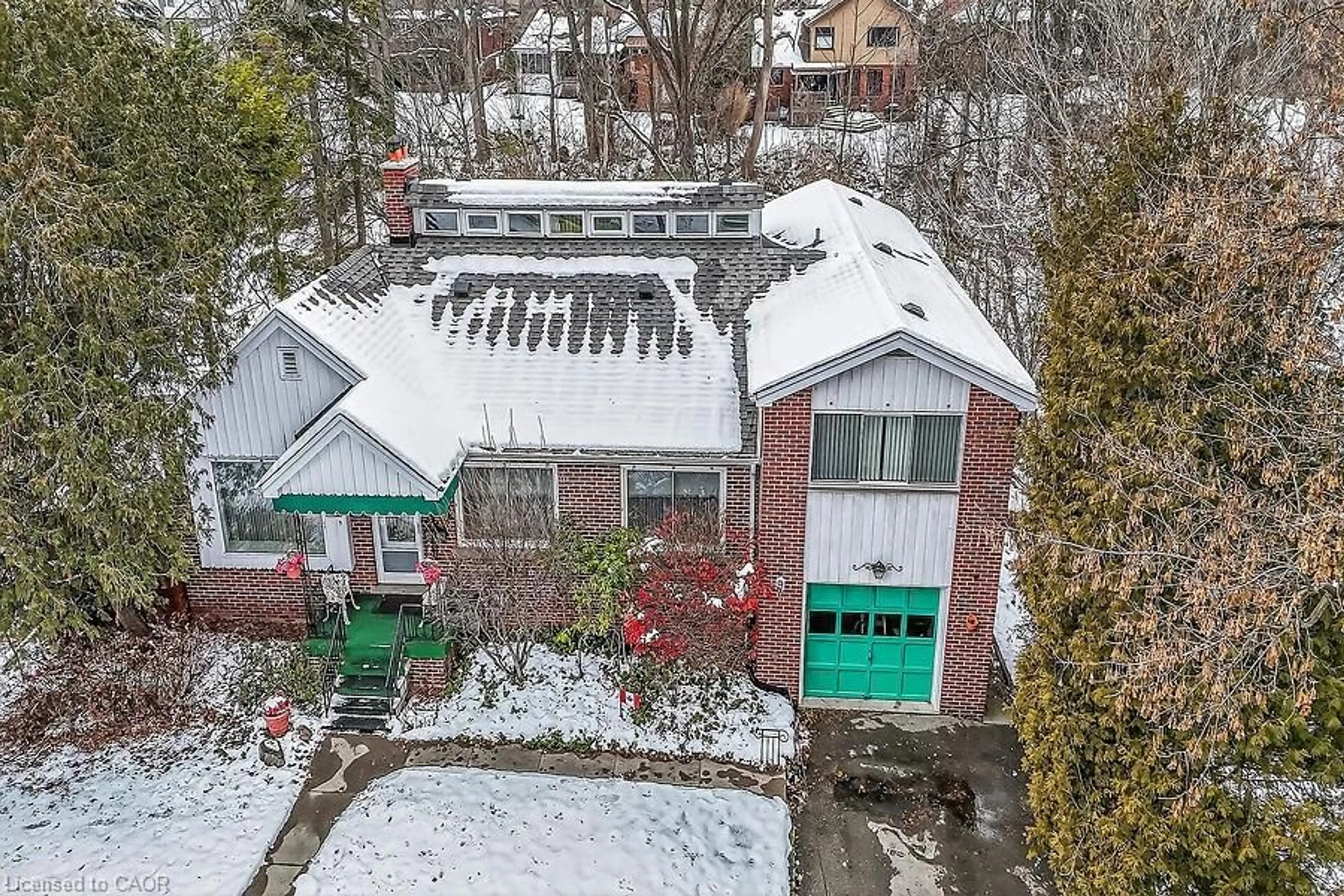 A pic from outside/outdoor area/front of a property/back of a property/a pic from drone, street for 9 Daleview Crt, Hamilton Ontario L8S 3L9
