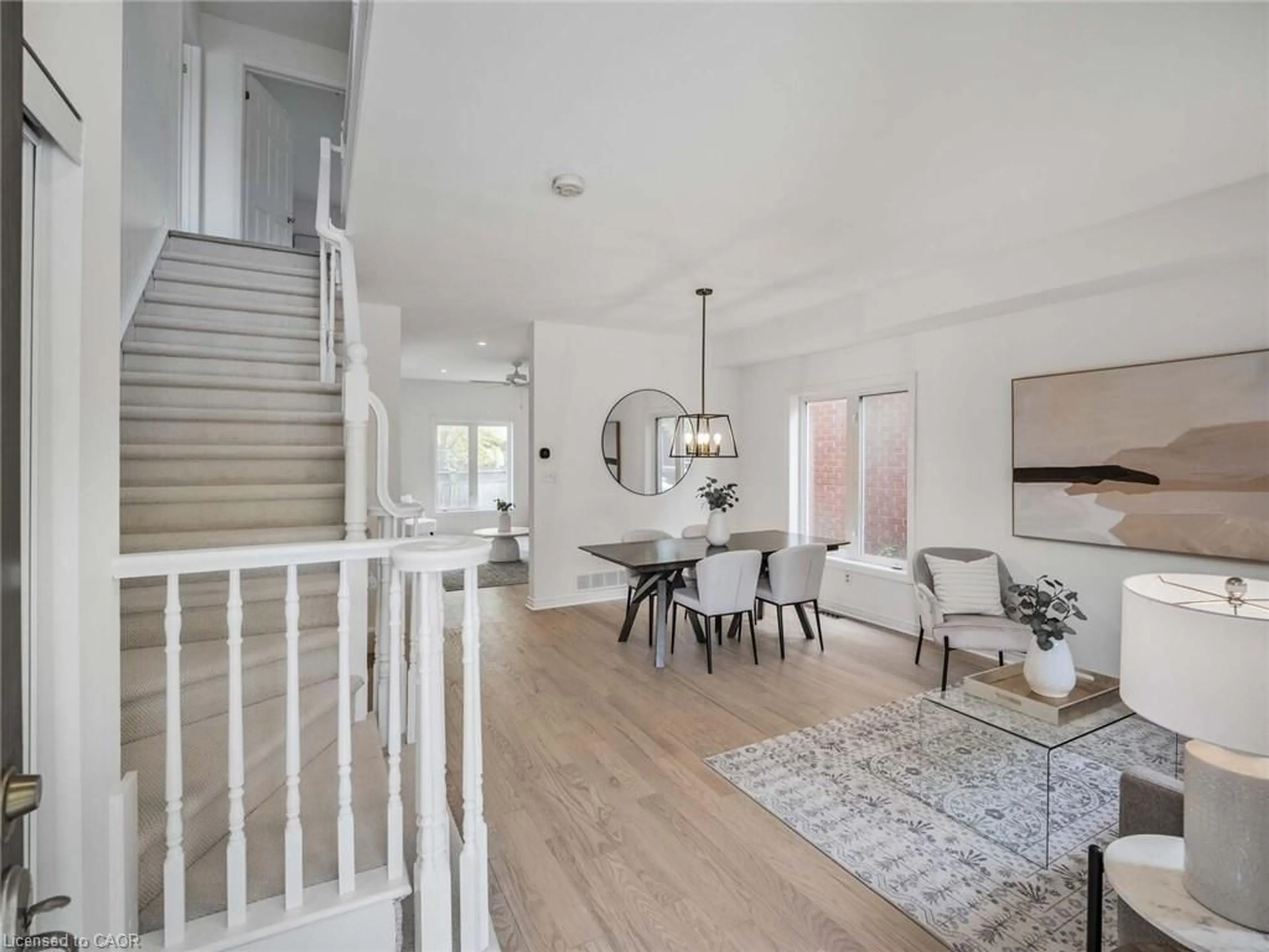 Indoor entryway for 5228 Garland Cres, Burlington Ontario L7L 7K9