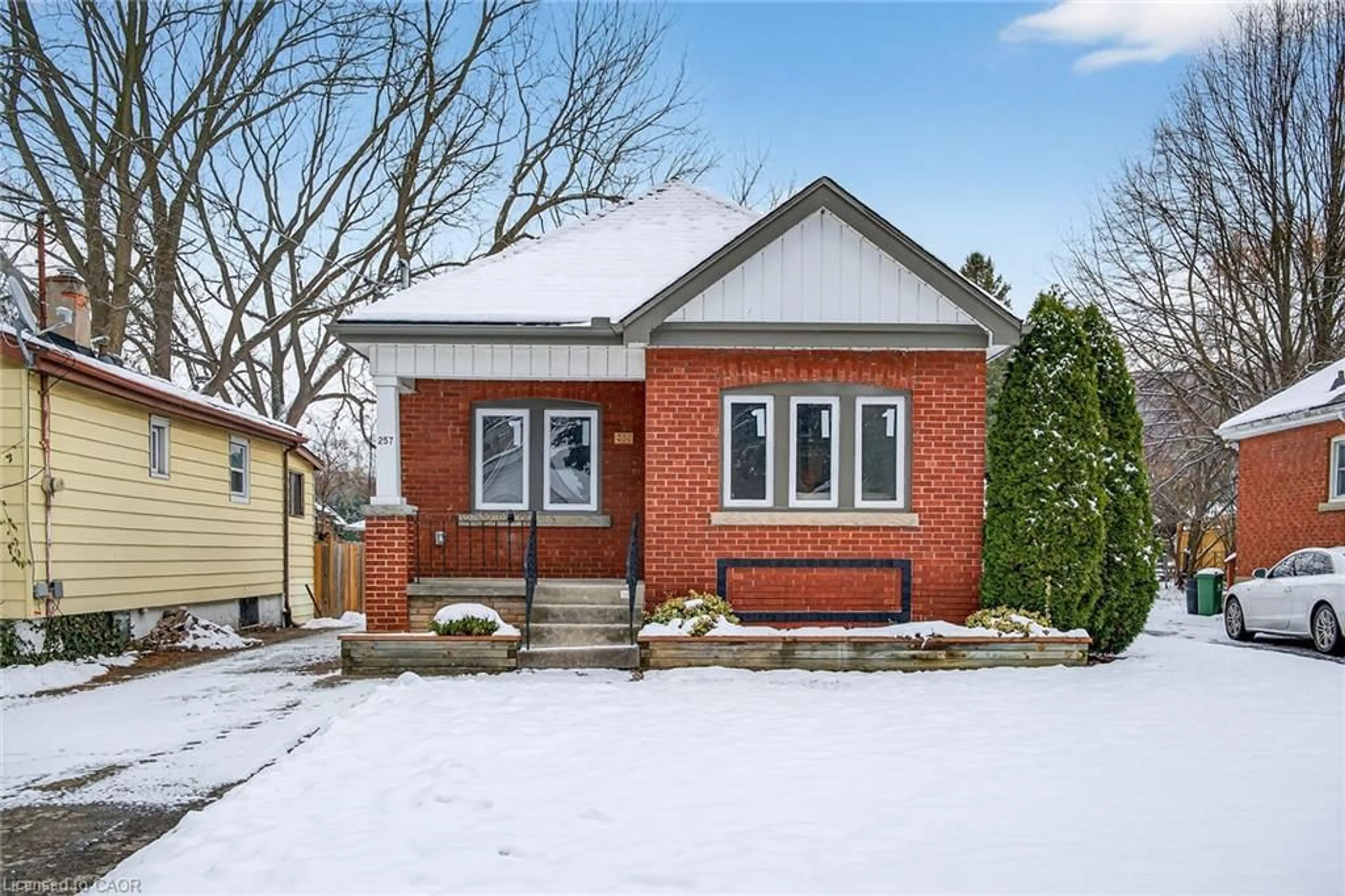 Home with brick exterior material, street for 257 Broadway Ave, Hamilton Ontario L8S 2W7