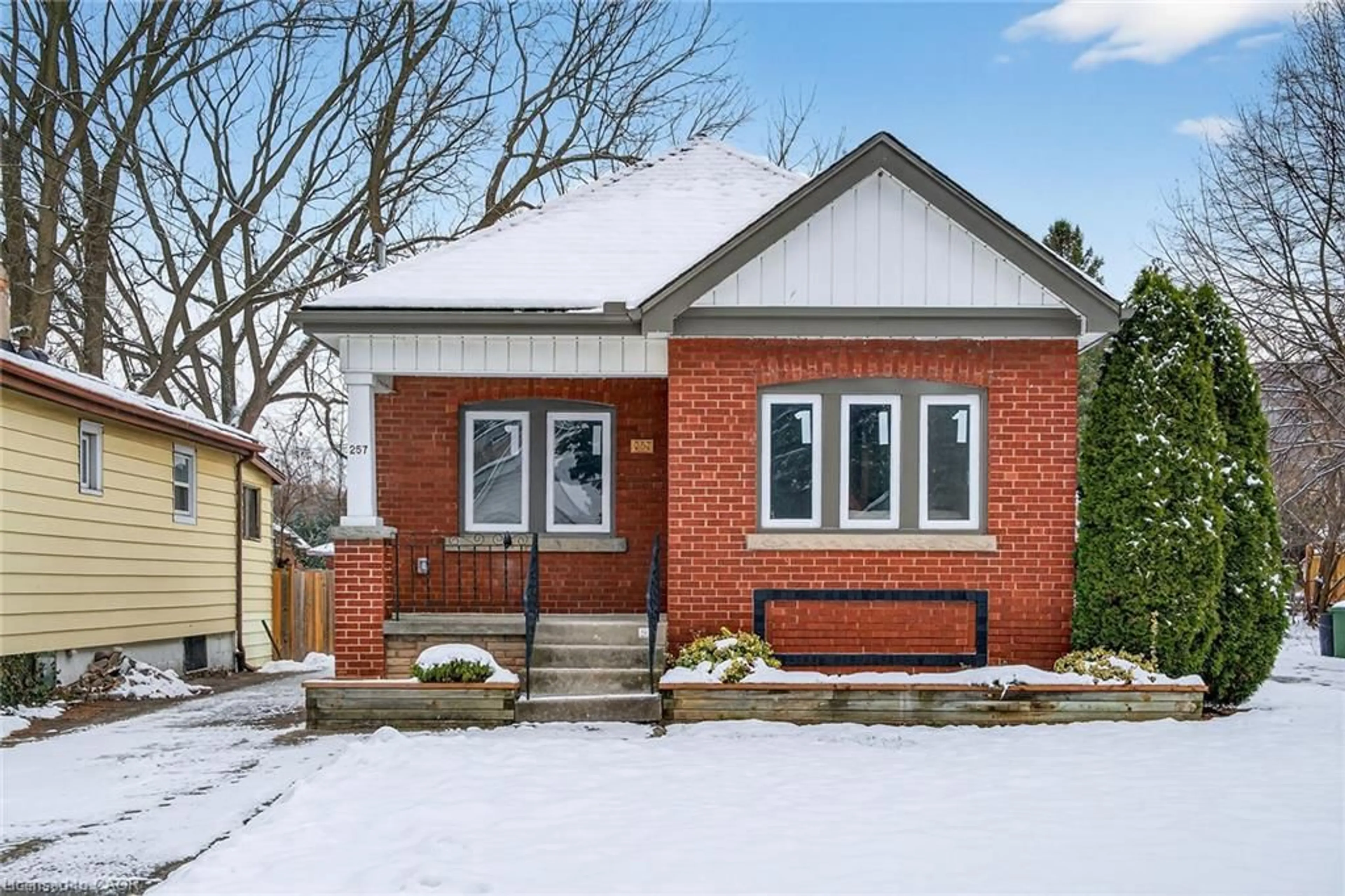 Home with brick exterior material, street for 257 Broadway Ave, Hamilton Ontario L8S 2W7