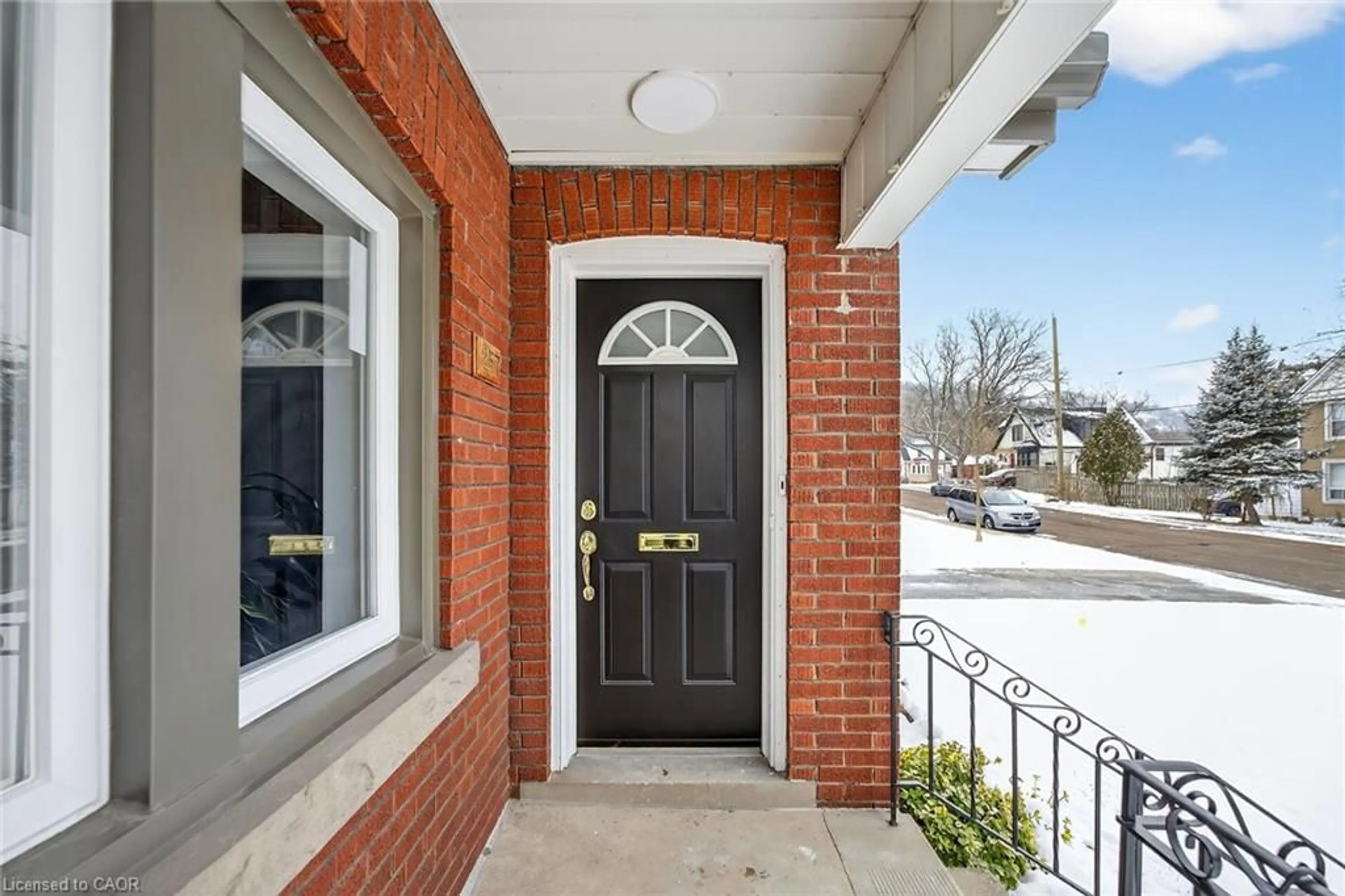 Indoor entryway for 257 Broadway Ave, Hamilton Ontario L8S 2W7