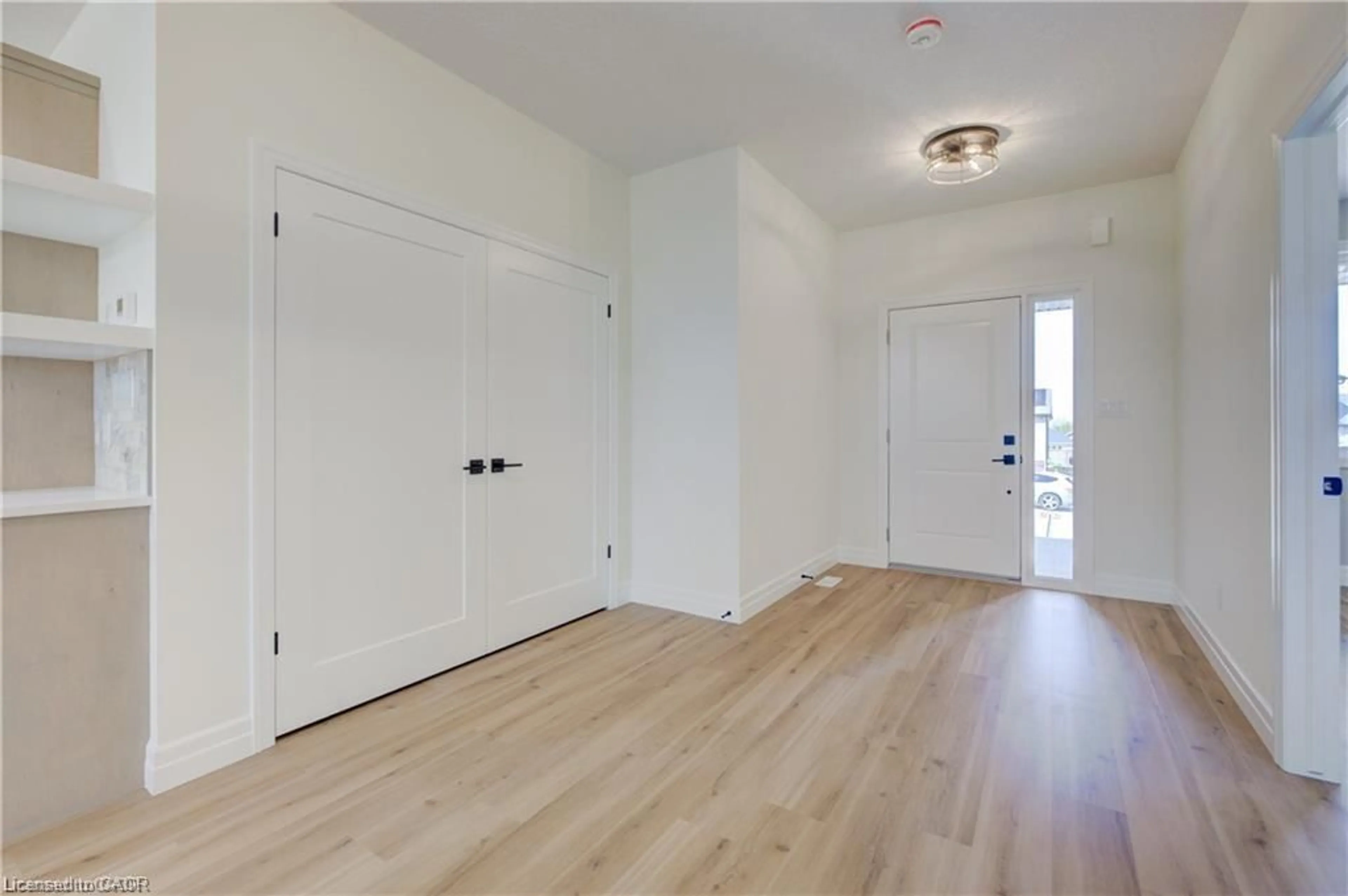 Indoor entryway for 117 Pugh St, Milverton Ontario N0K 1M0