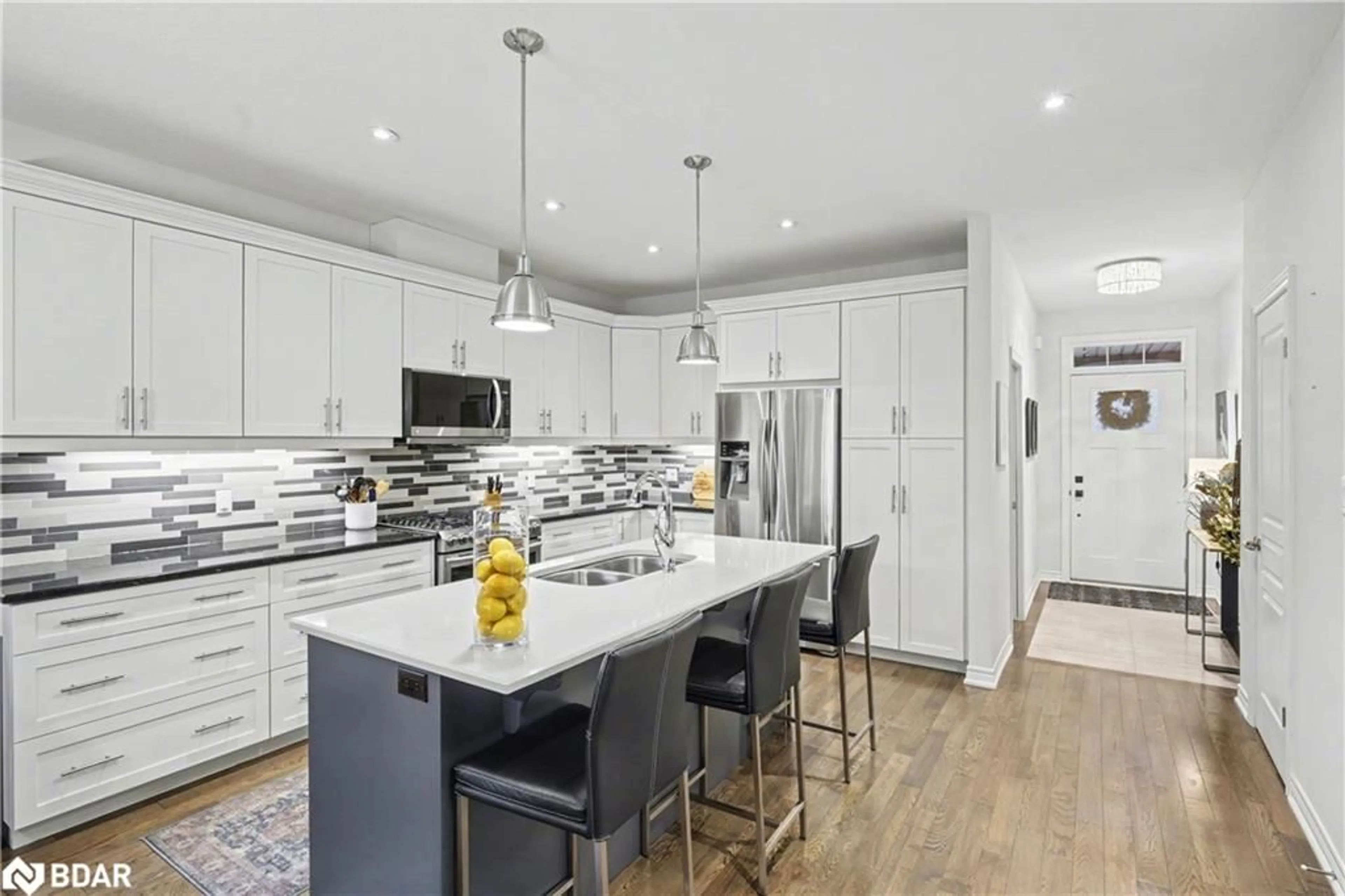 Open concept kitchen, ceramic/tile floor for 37 Brookside Terr #29, Smithville Ontario L0R 2A0