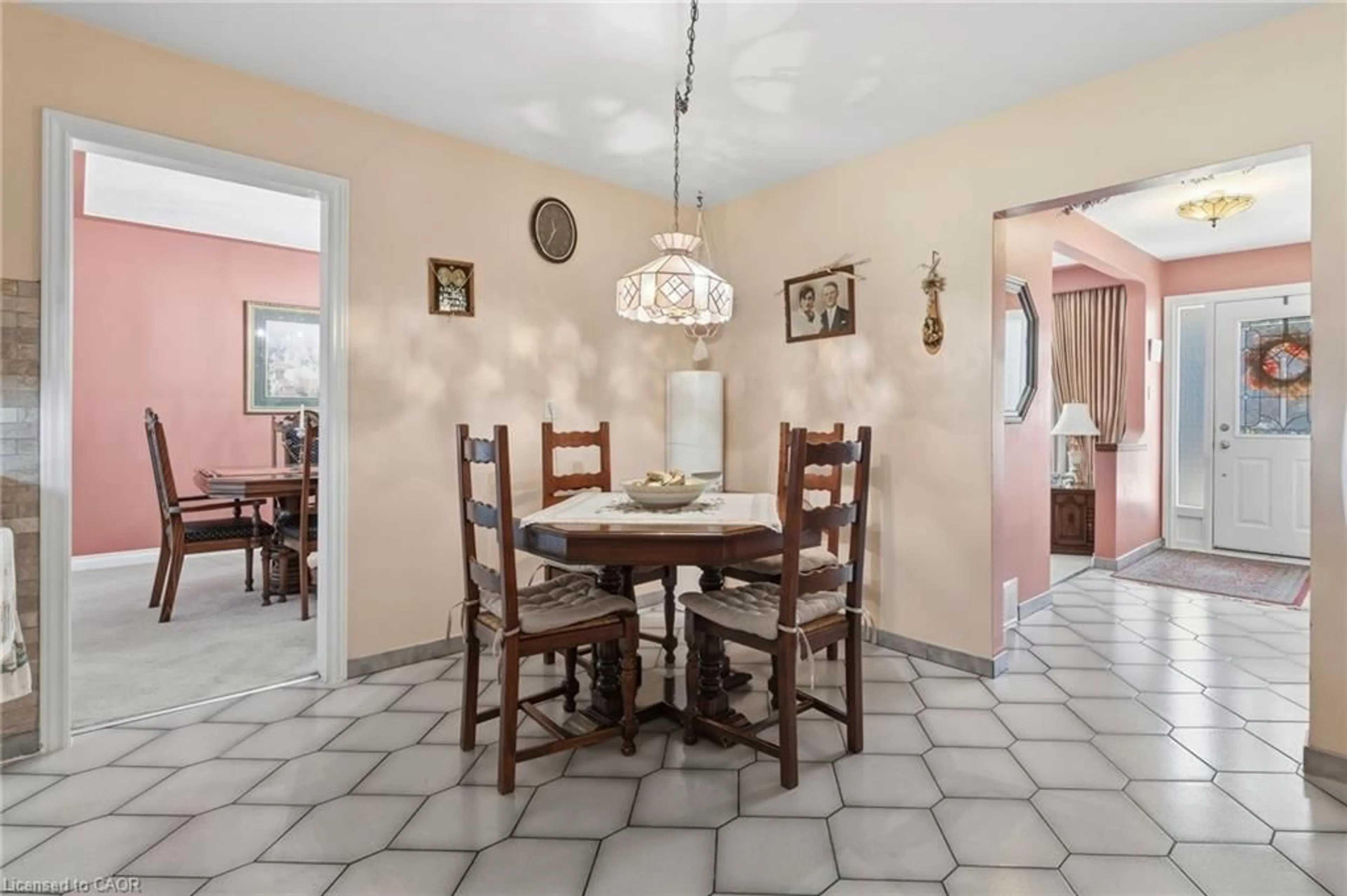 Dining room, ceramic/tile floor for 337 Mcneilly Rd, Stoney Creek Ontario L8E 5H4