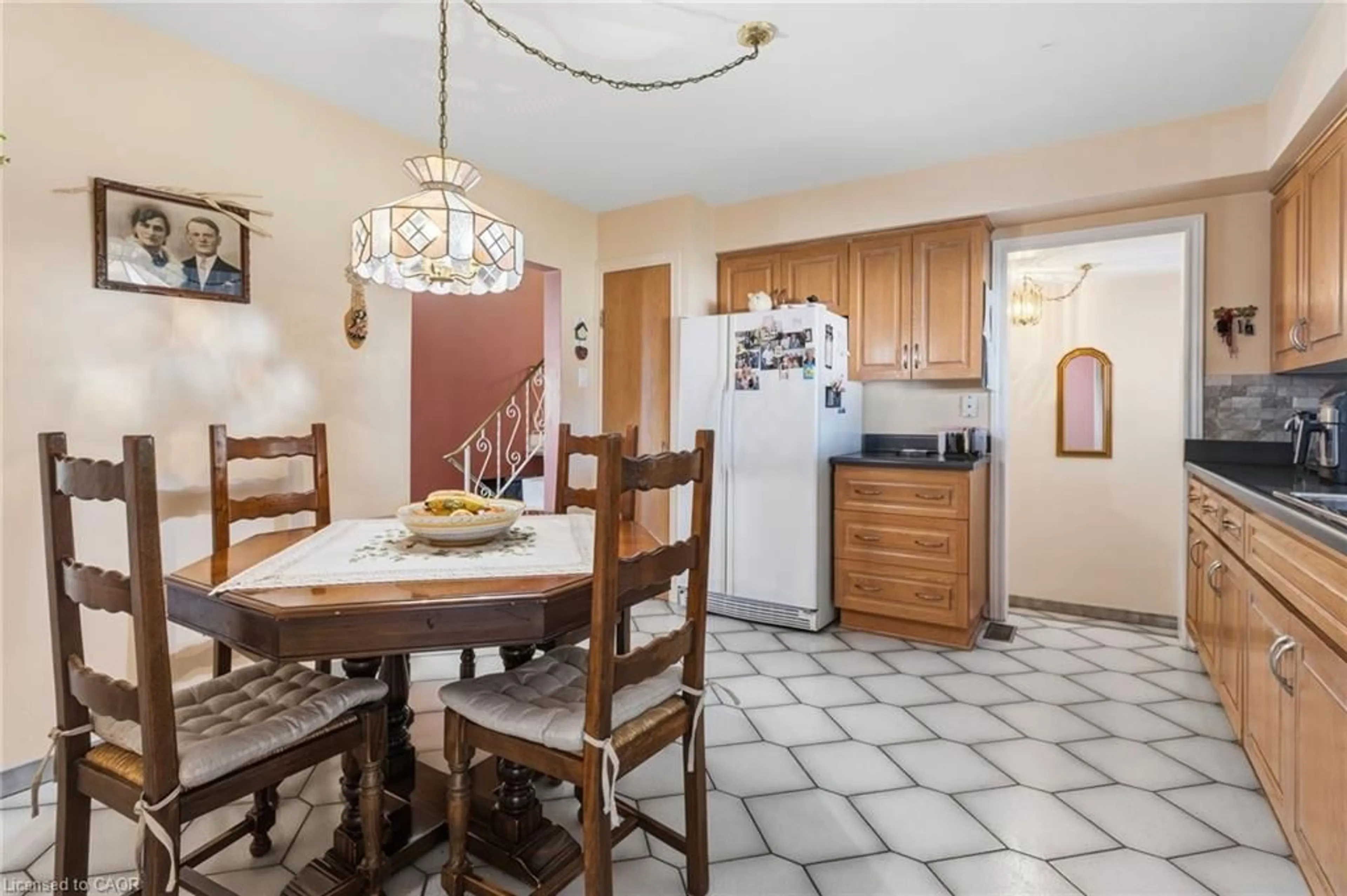 Dining room, ceramic/tile floor for 337 Mcneilly Rd, Stoney Creek Ontario L8E 5H4