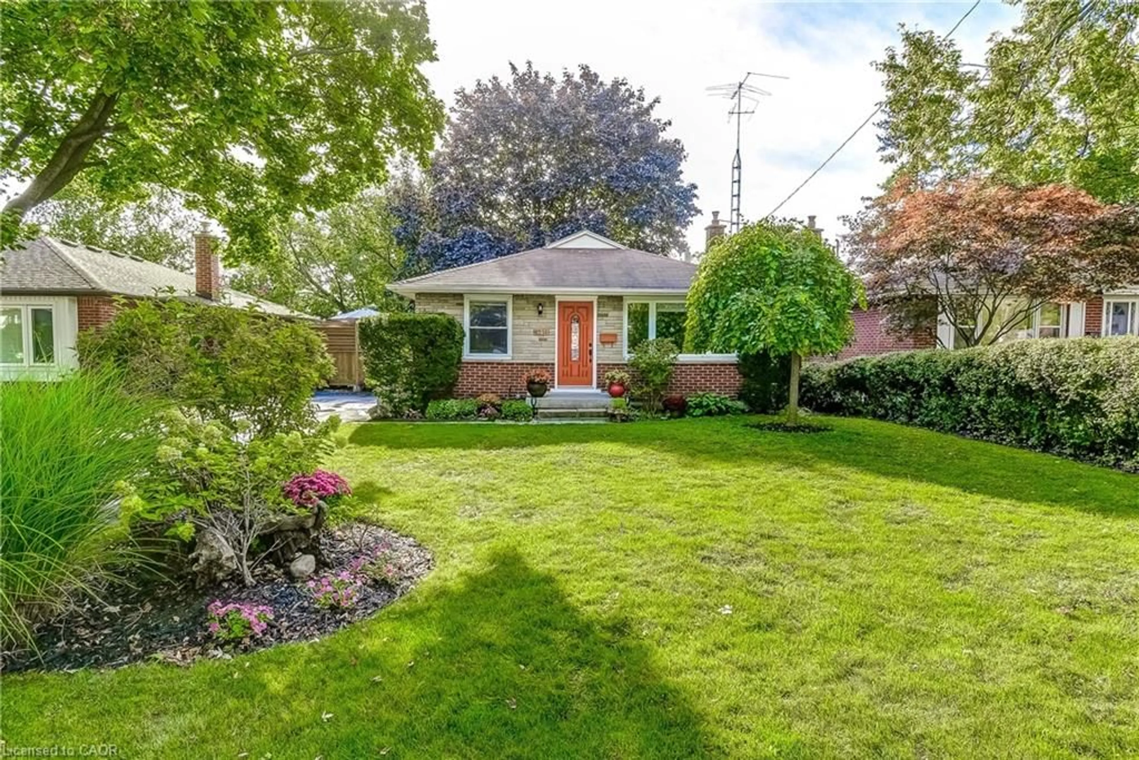 Home with brick exterior material, street for 1216 De Quincy Cres, Burlington Ontario L7P 1E1