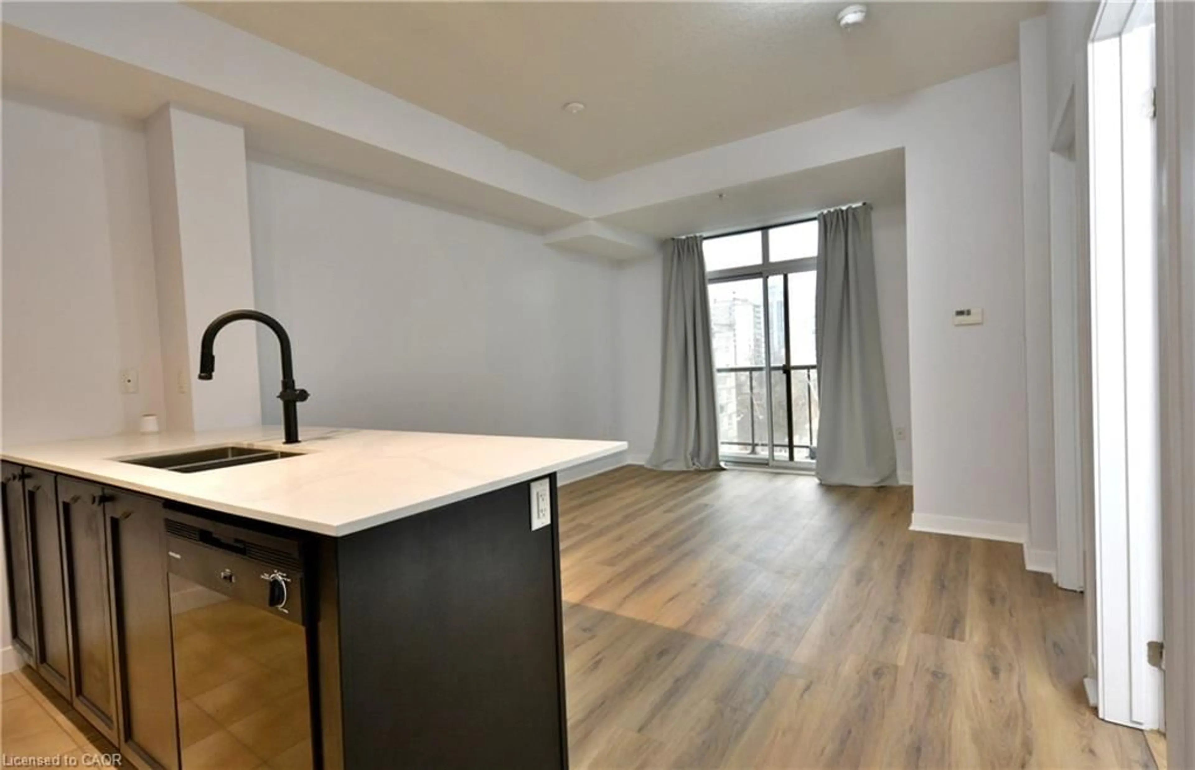 A pic of a room for 85 Robinson St #705, Hamilton Ontario L8P 0B9