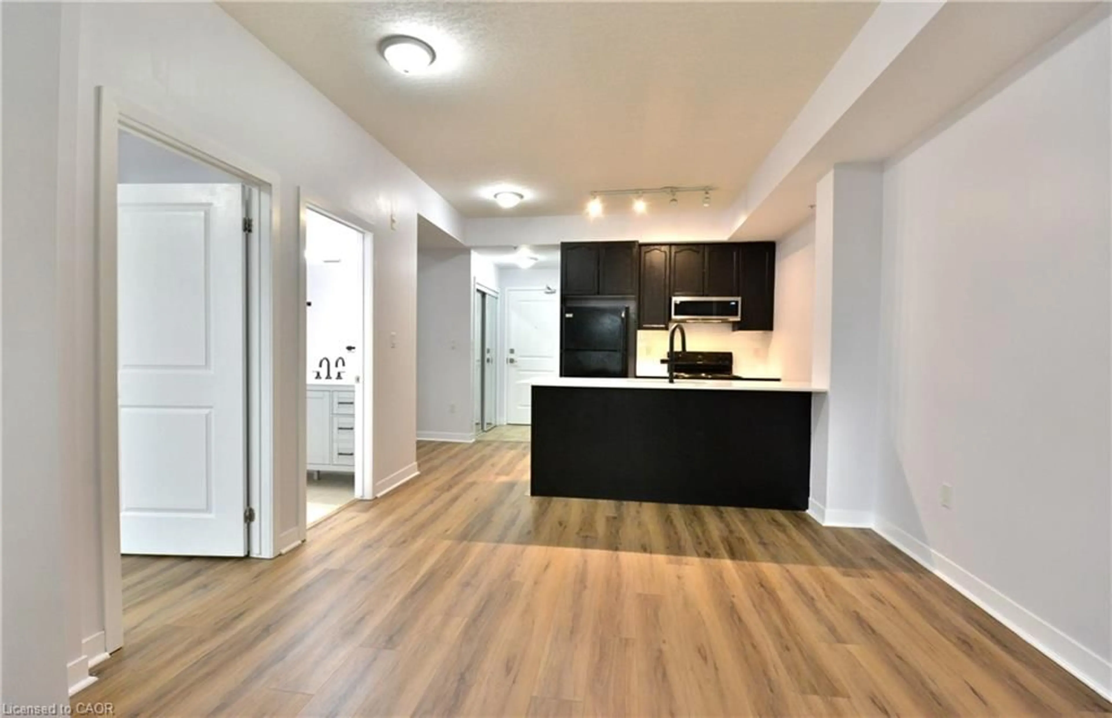 Open concept kitchen, wood/laminate floor for 85 Robinson St #705, Hamilton Ontario L8P 0B9