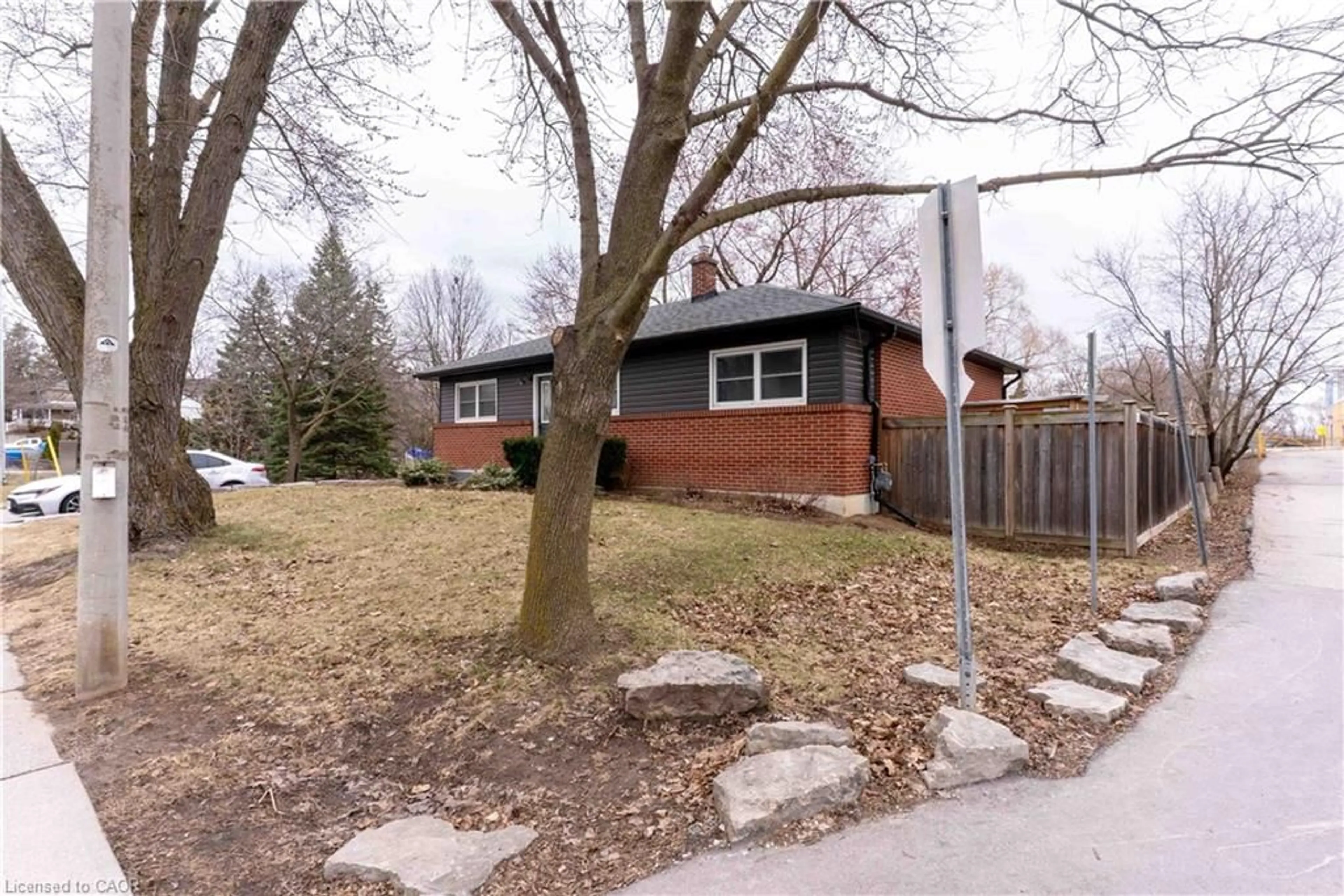 Home with brick exterior material, street for 292 Woodward Ave, Milton Ontario L9T 1V2