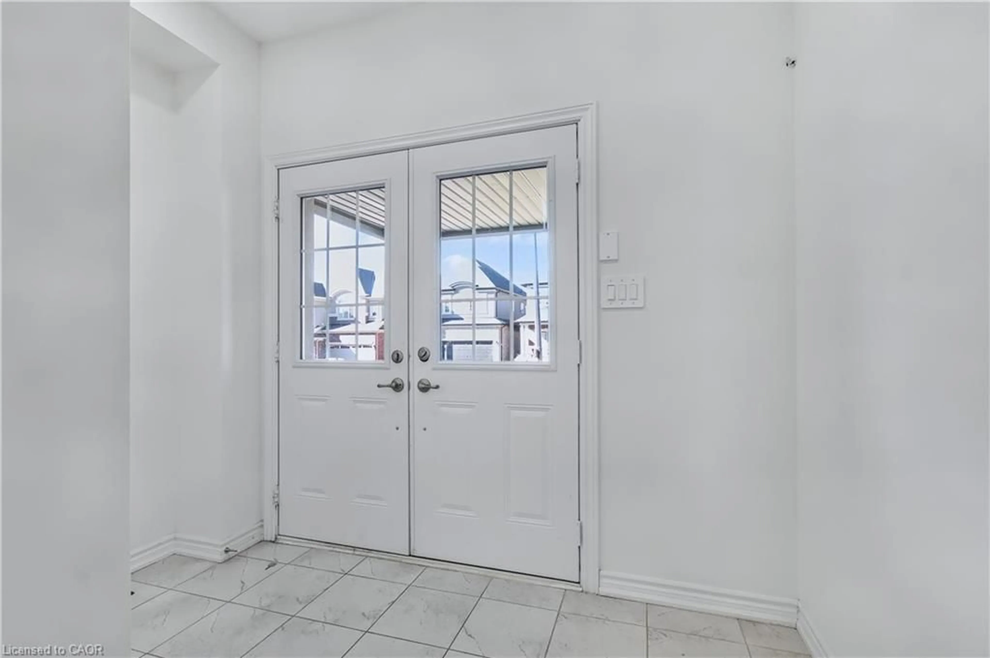 Indoor entryway for 3 Stokes Rd, Paris Ontario N3L 3E3