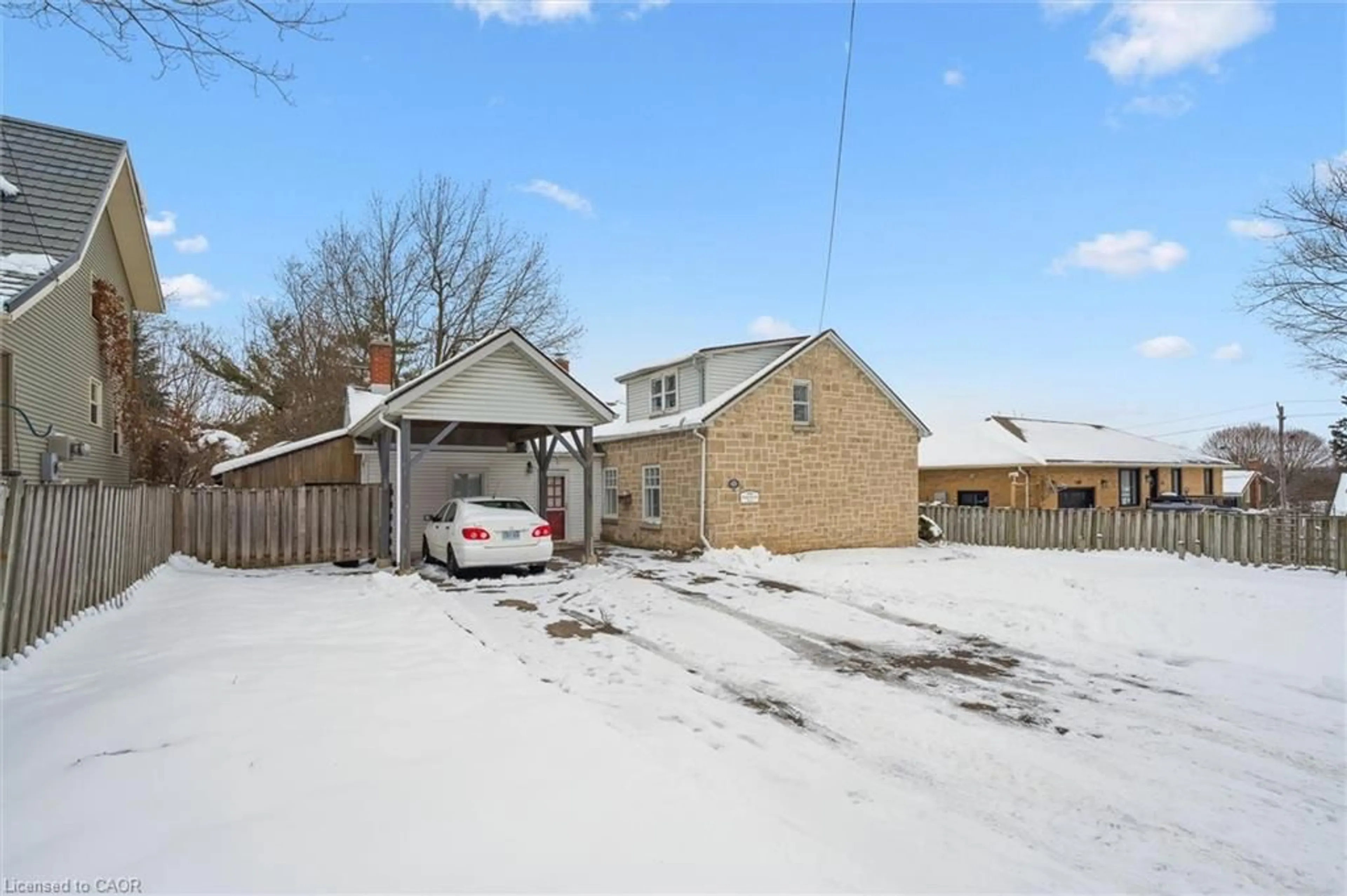 A pic from outside/outdoor area/front of a property/back of a property/a pic from drone, street for 350 Breadalbane St, Fergus Ontario N1M 2T4