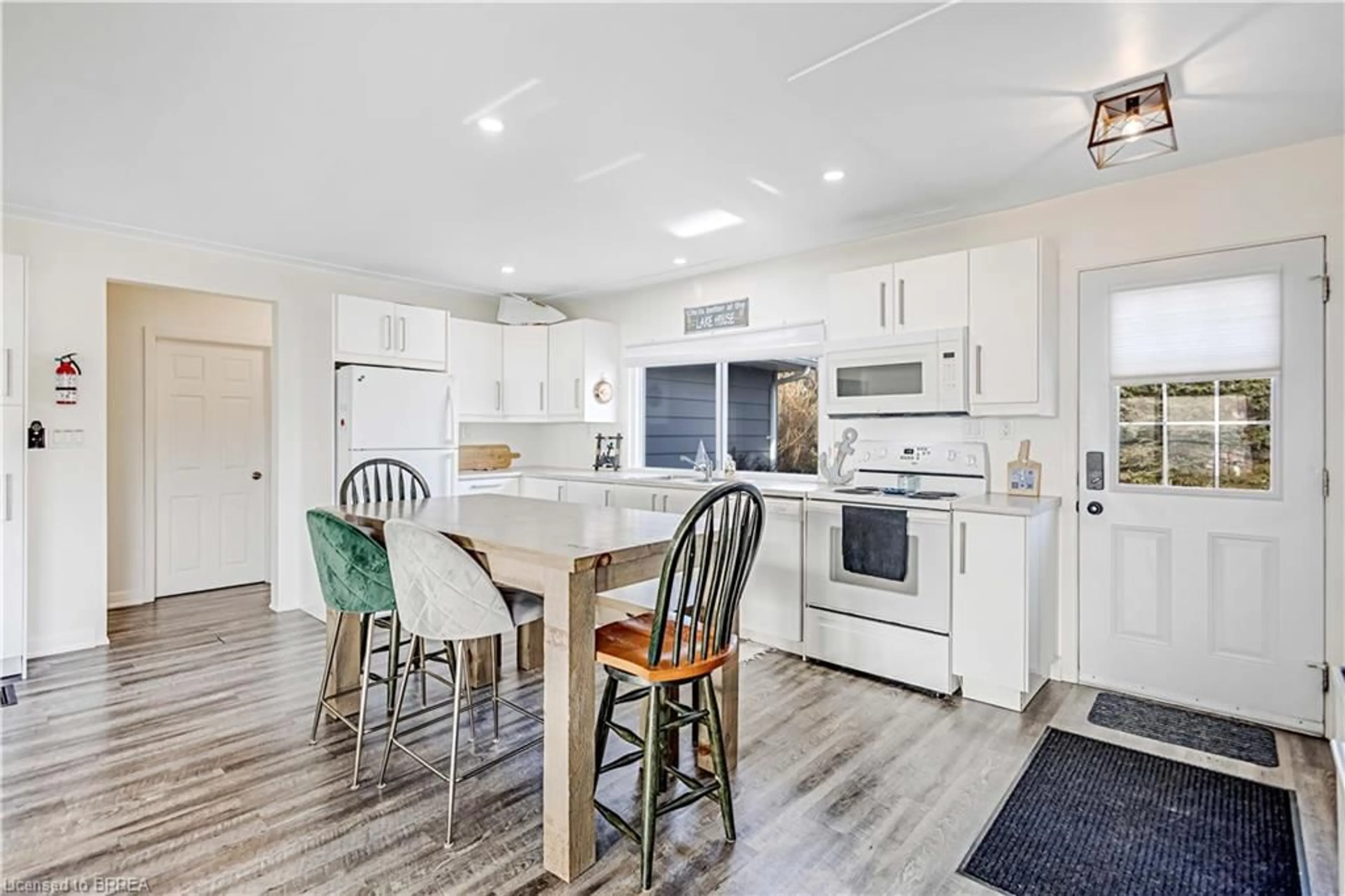 Open concept kitchen, unknown for 5331 Grand Canyon Rd, Port Stanley Ontario N5L 1J1