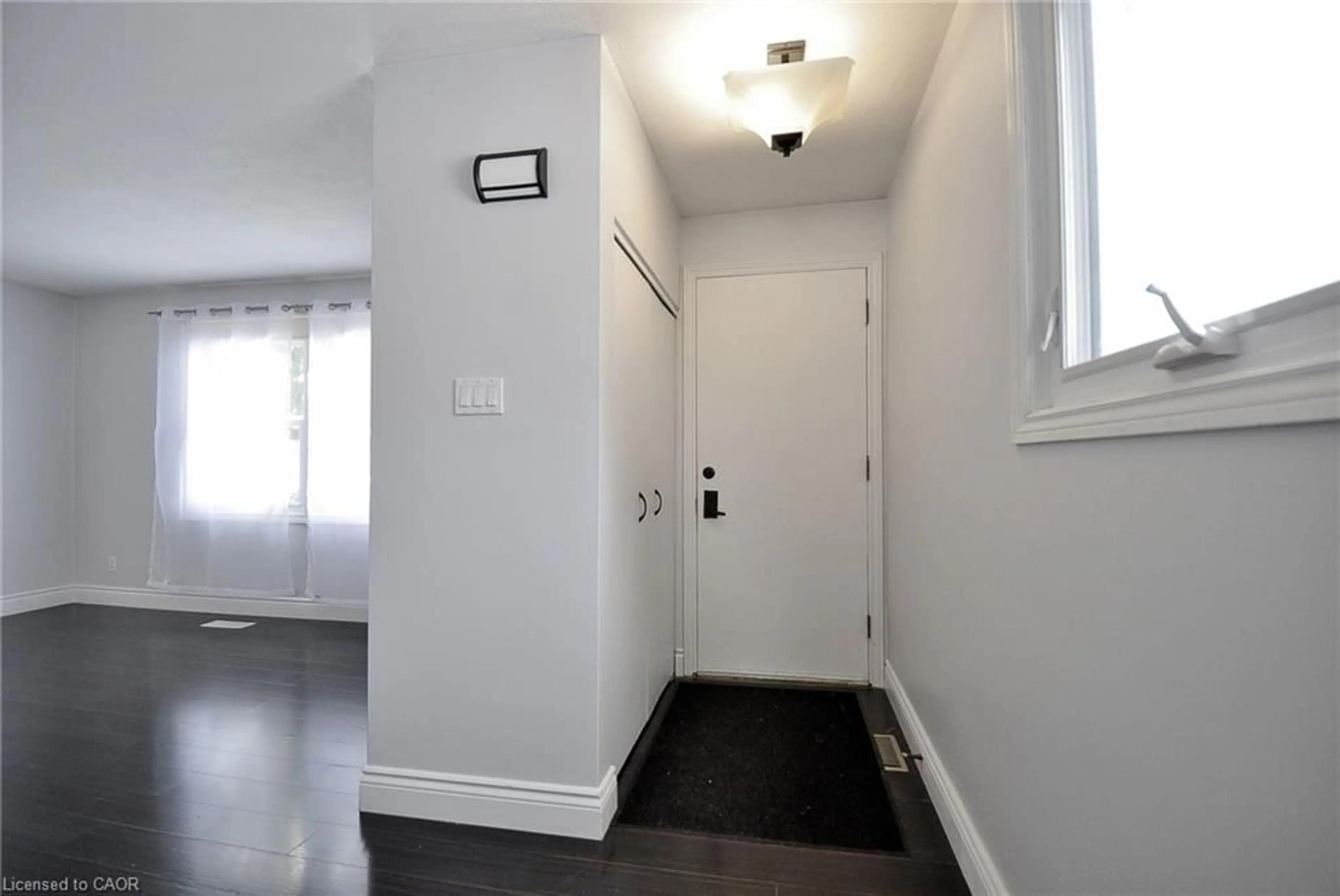 Indoor entryway for 79 Gail St, Cambridge Ontario N1R 8B4