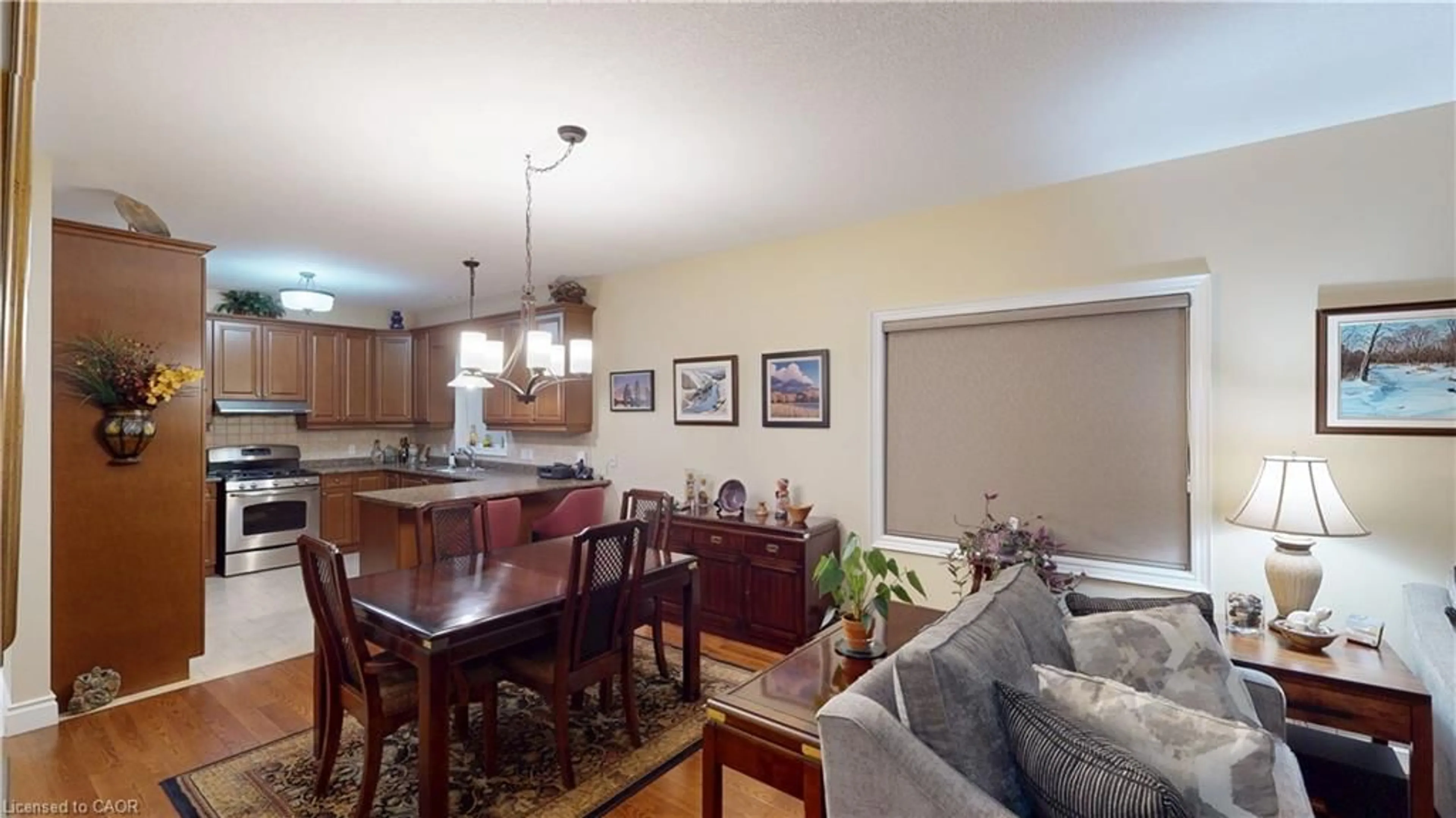 Dining room, wood/laminate floor for 39 Showcase Dr, Hannon Ontario L0R 1P0