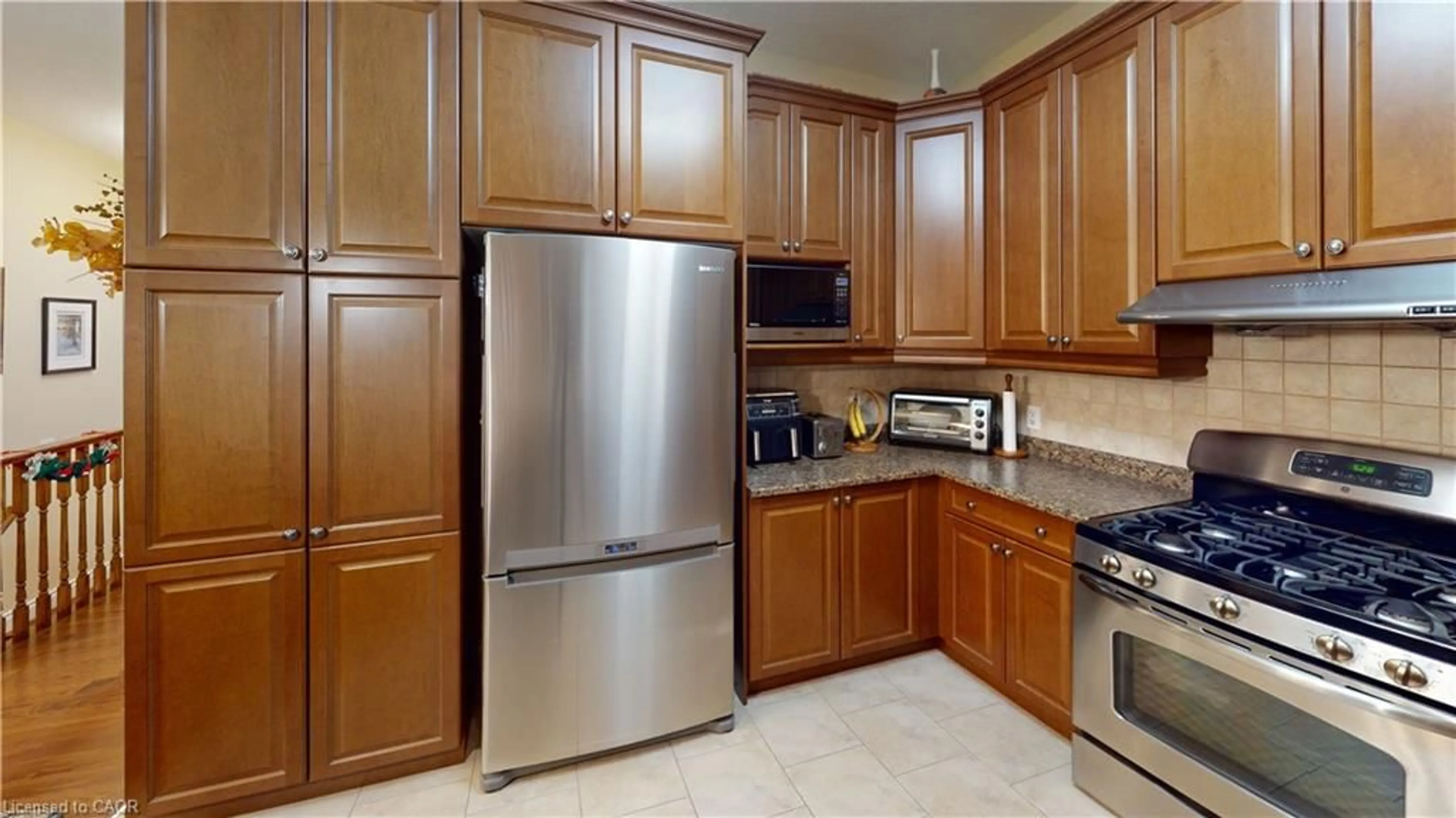 Standard kitchen, ceramic/tile floor for 39 Showcase Dr, Hannon Ontario L0R 1P0