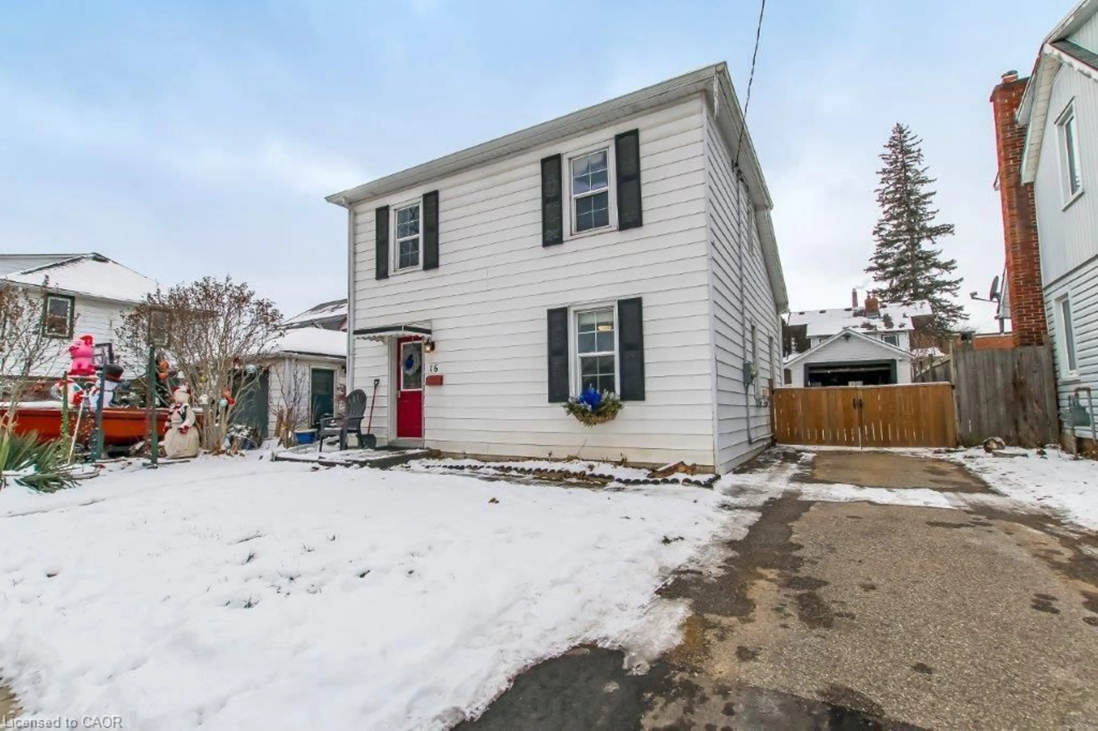 A pic from outside/outdoor area/front of a property/back of a property/a pic from drone, street for 16 King Lane, Simcoe Ontario N3Y 3Z4