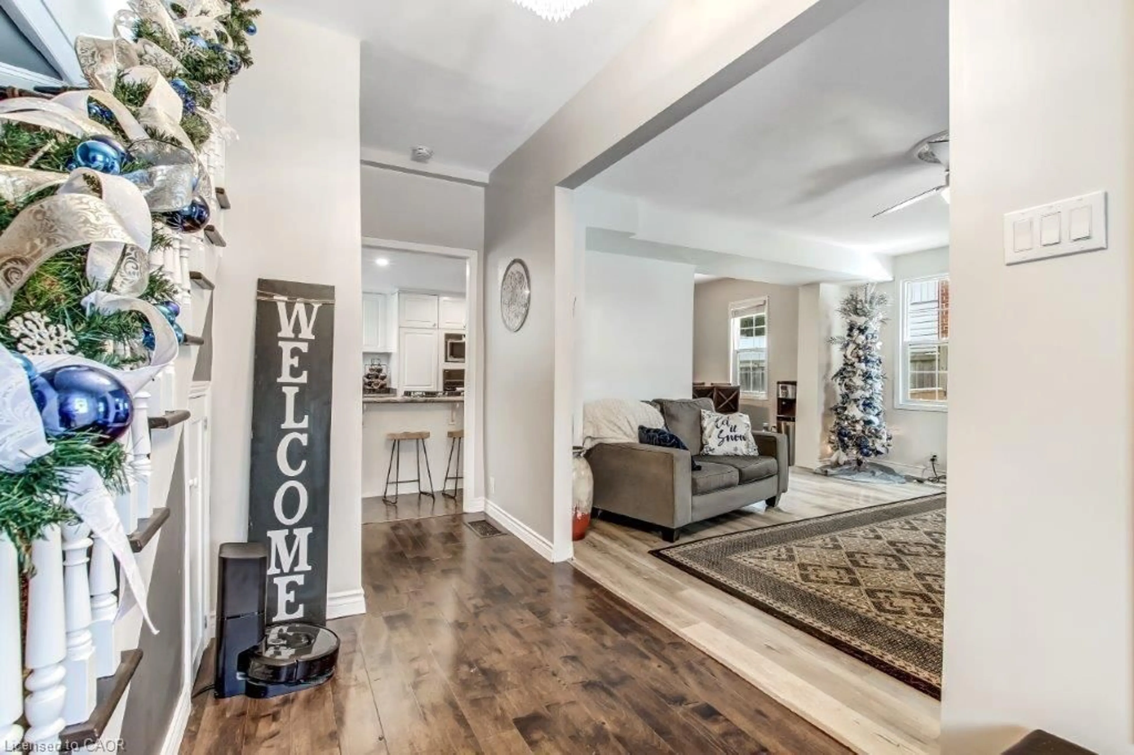 Indoor entryway for 16 King Lane, Simcoe Ontario N3Y 3Z4