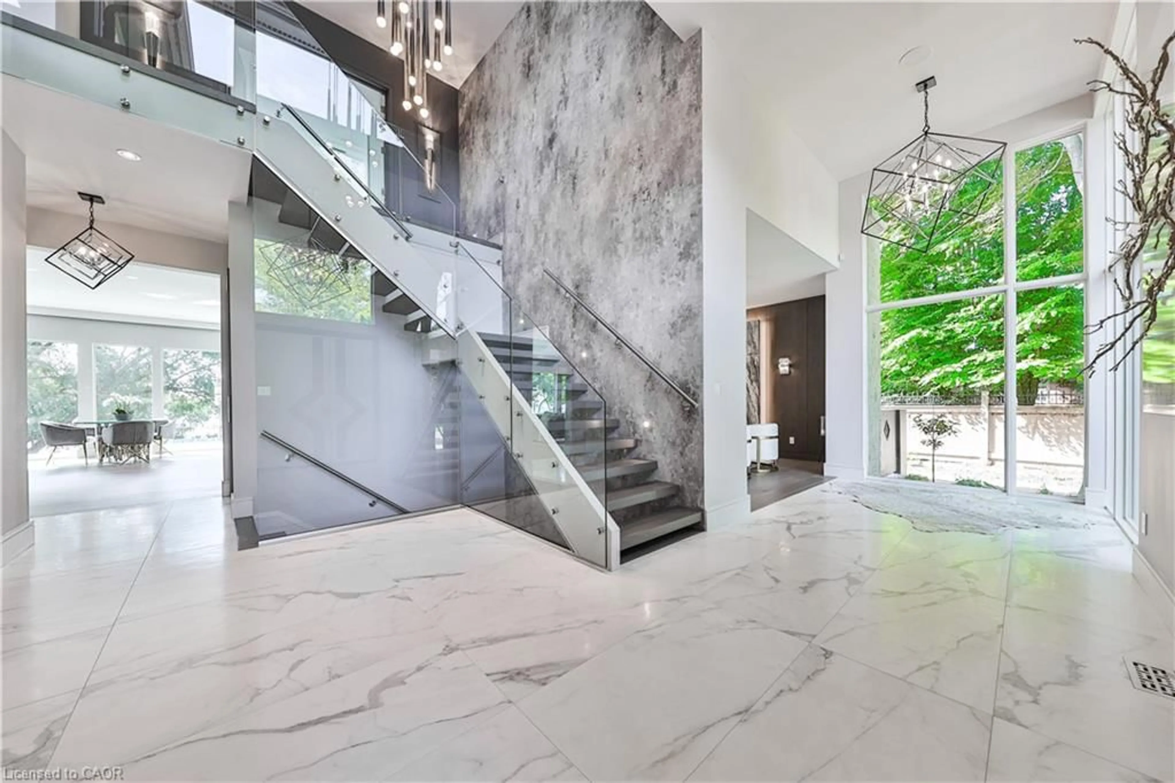 Indoor foyer for 2250 Chancery Lane, Oakville Ontario L6J 6A3