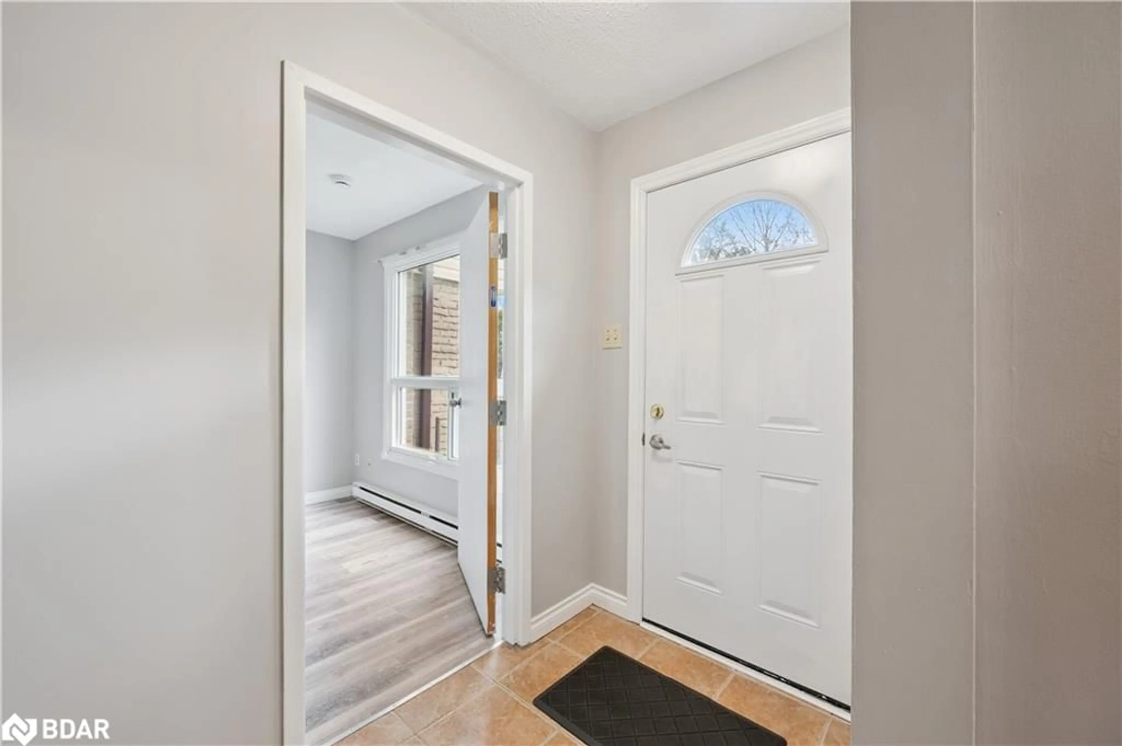 Indoor entryway for 455 Albert St #2, Waterloo Ontario N2L 5A7